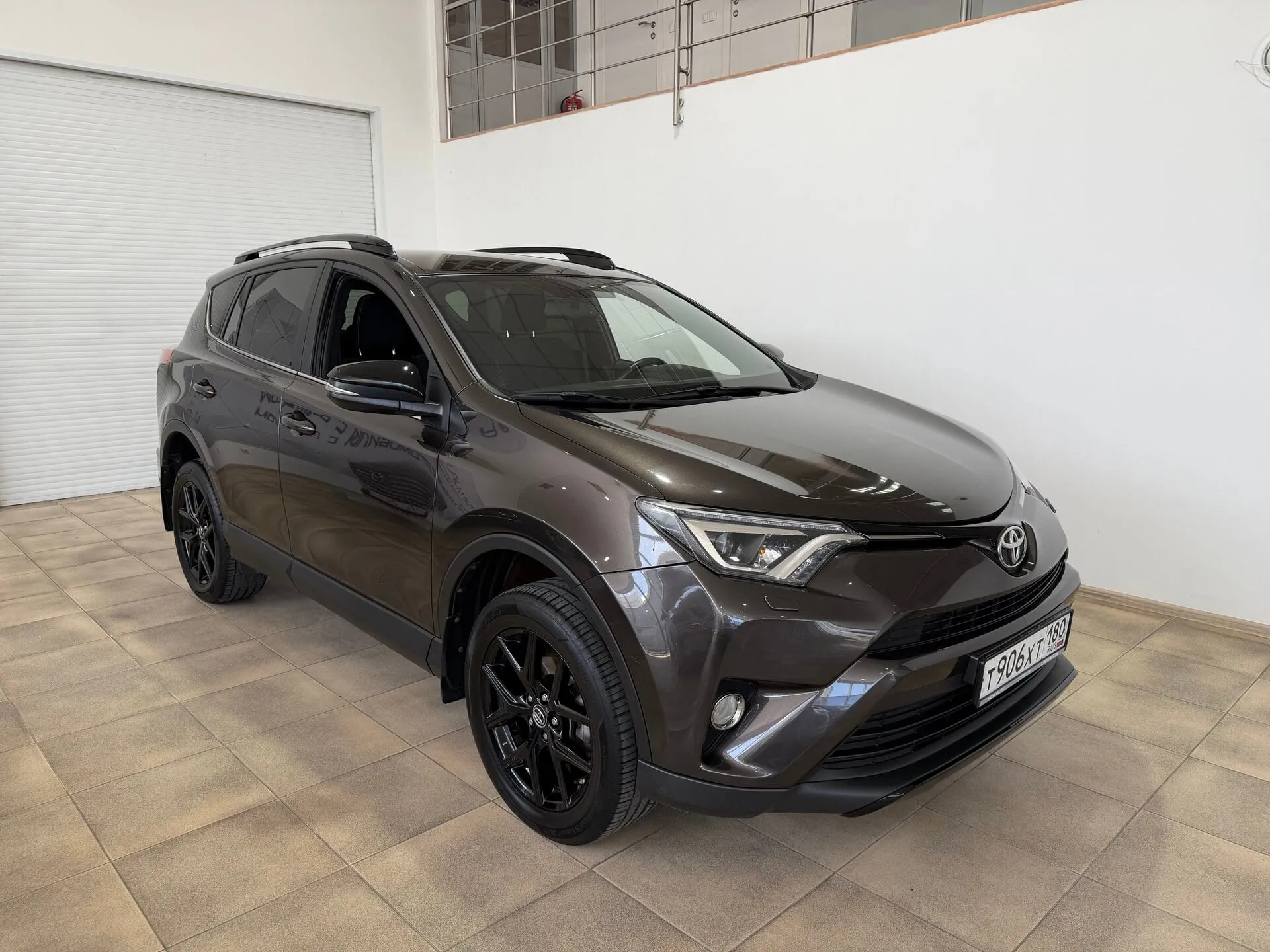 Toyota RAV4 — фото 2 из 39
