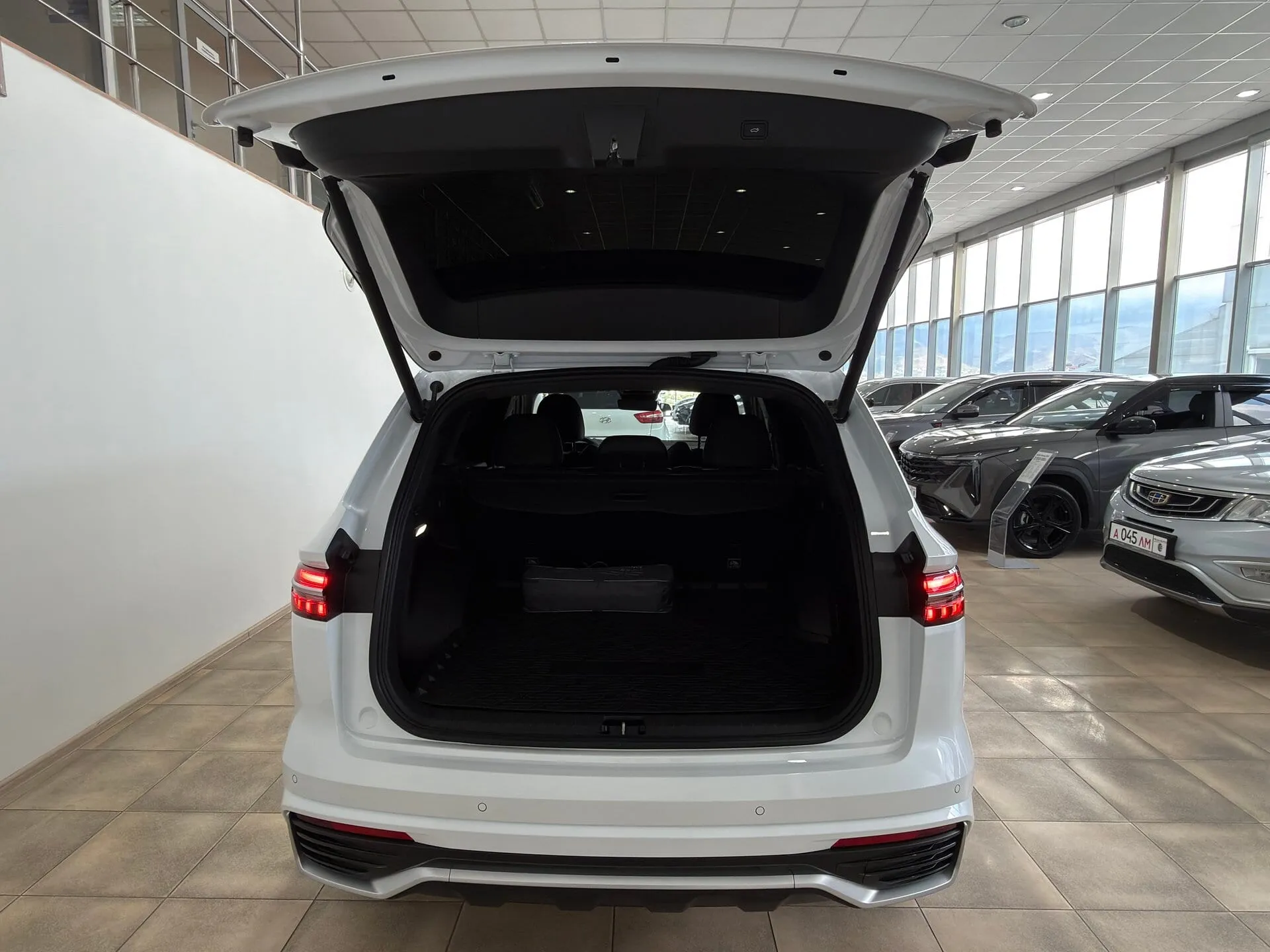 Geely Monjaro — фото 22 из 37