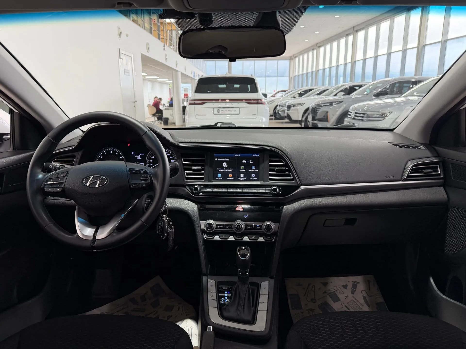 Hyundai Elantra — фото 9 из 34