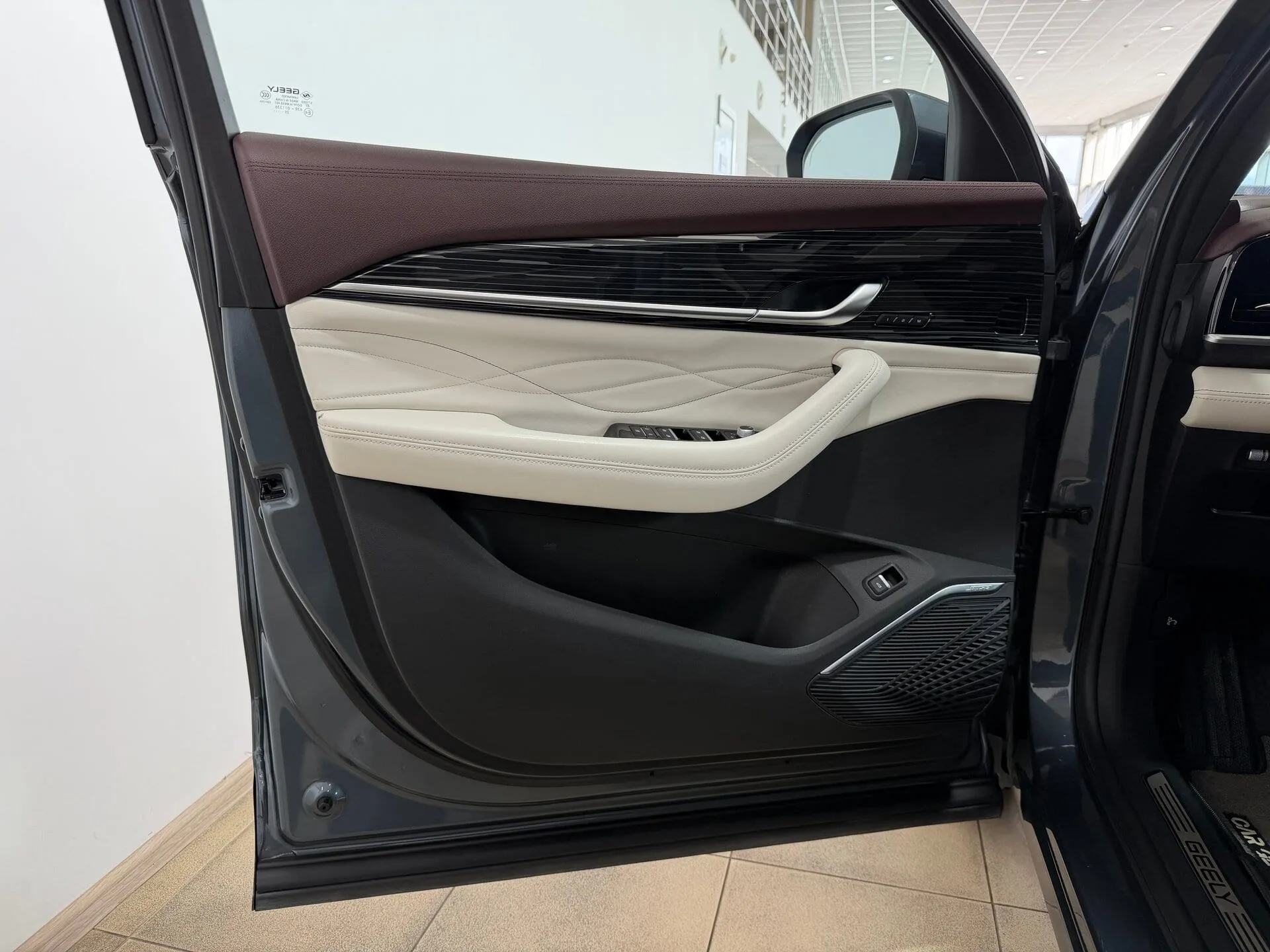 Geely Monjaro — фото 34 из 42