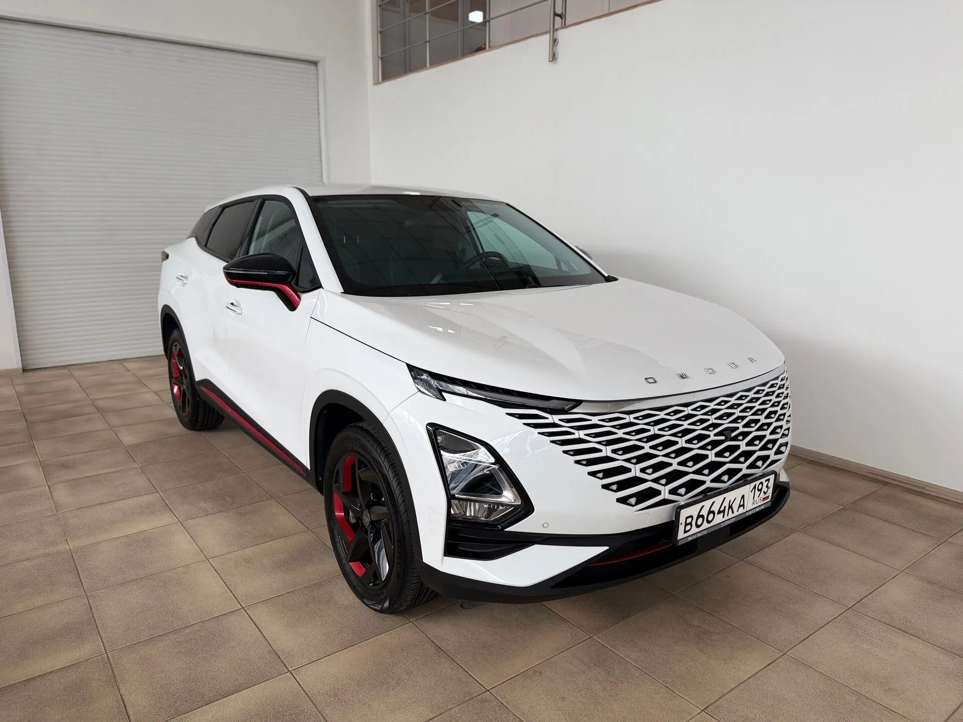 Omoda C5 — фото 2 из 39