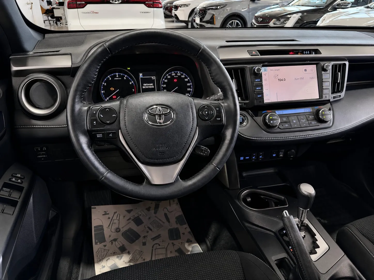 Toyota RAV4 — фото 37 из 39