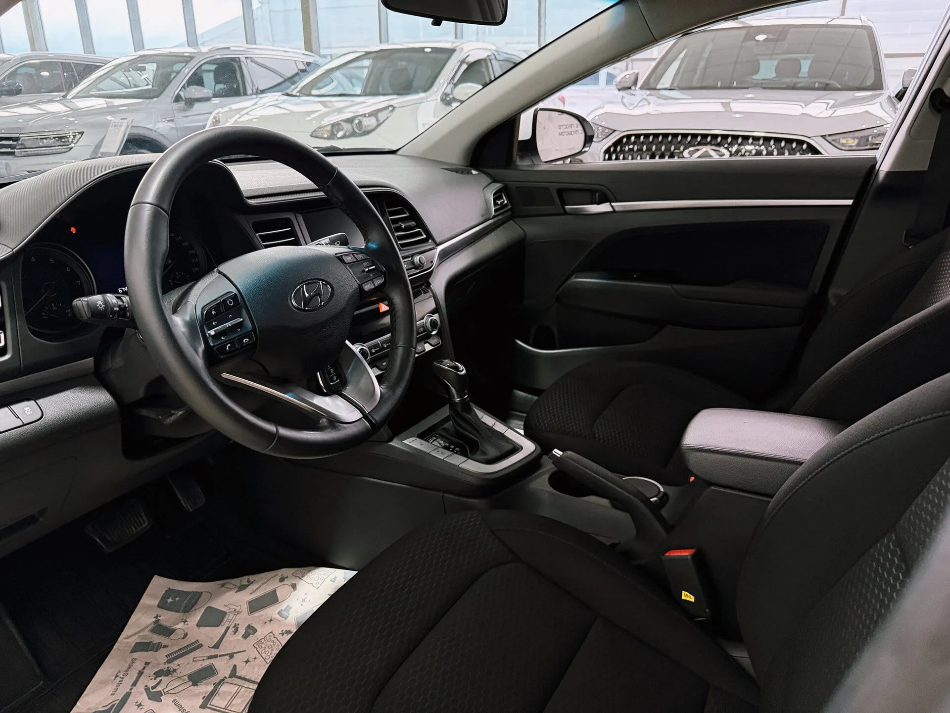 Hyundai Elantra — фото 31 из 34