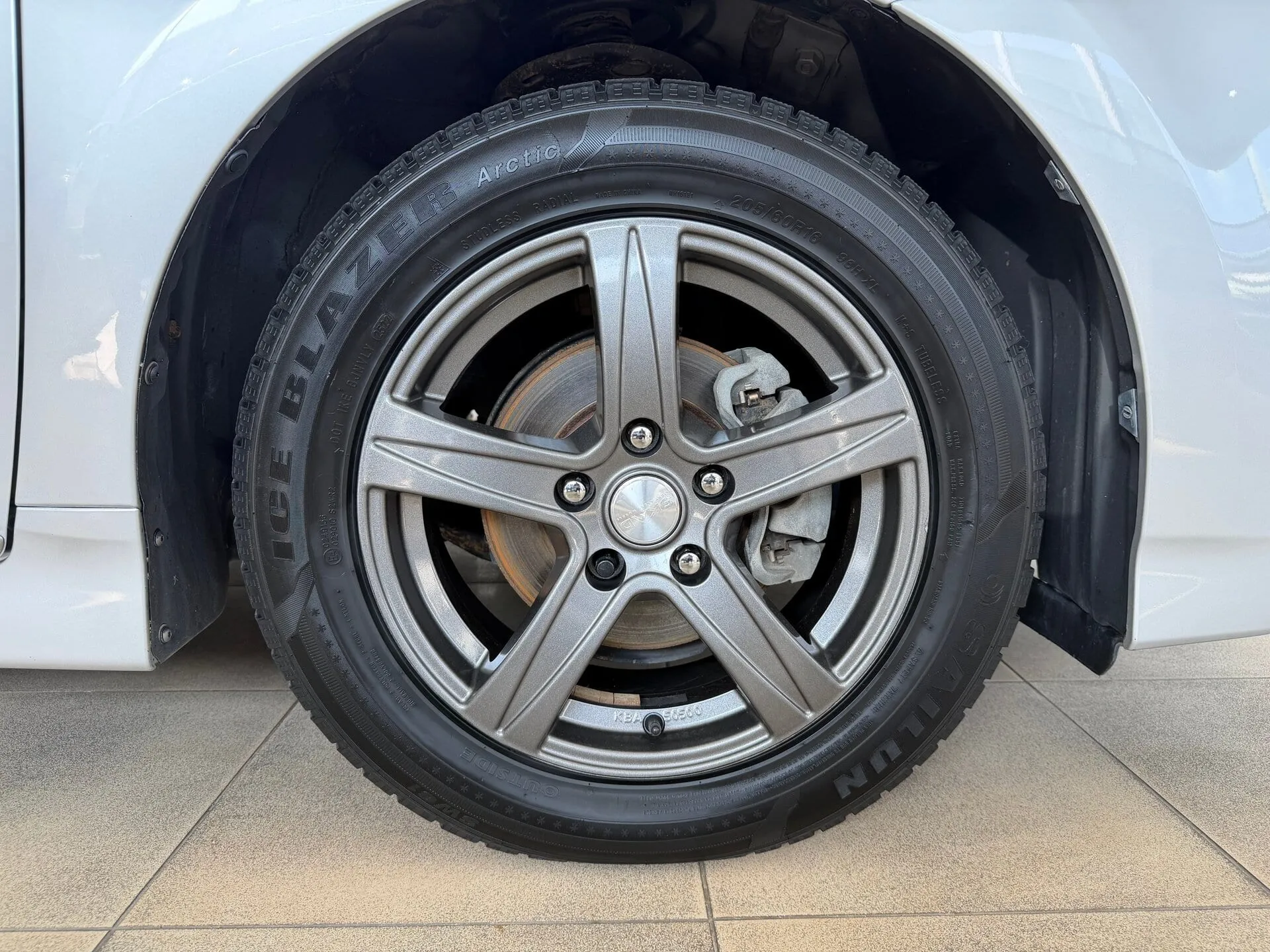 Toyota Sai — фото 32 из 33