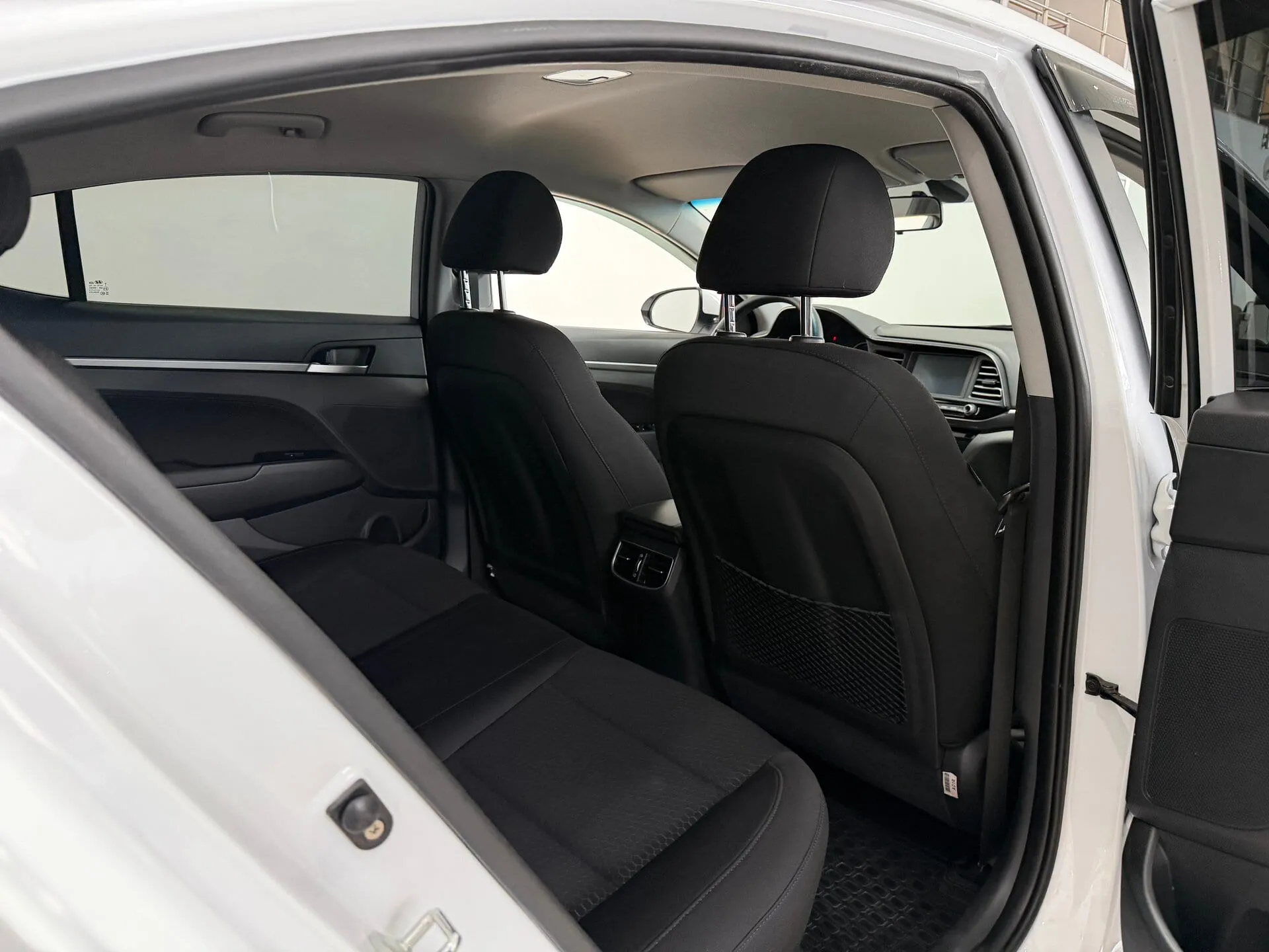 Hyundai Elantra — фото 22 из 34