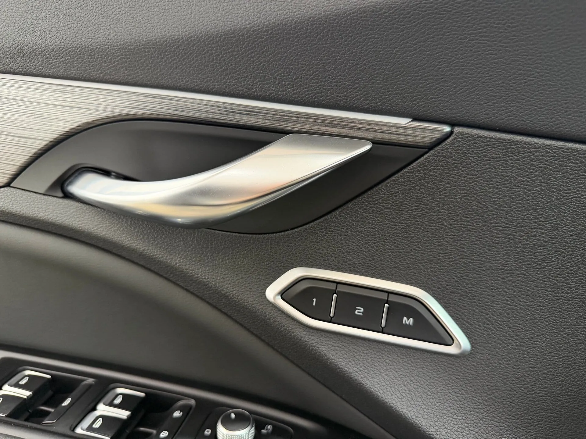 Geely Tugella — фото 36 из 41