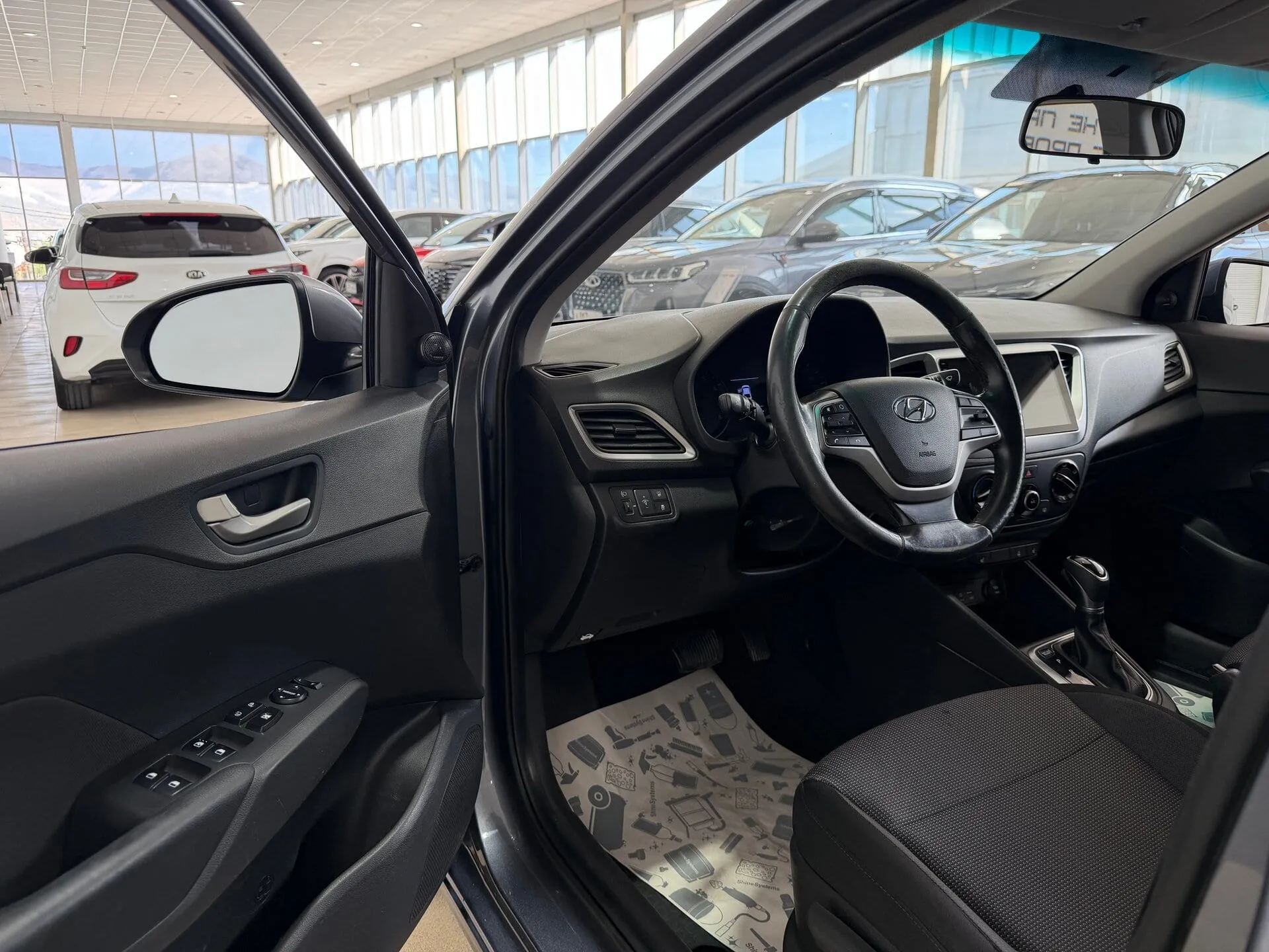 Hyundai Solaris — фото 8 из 34