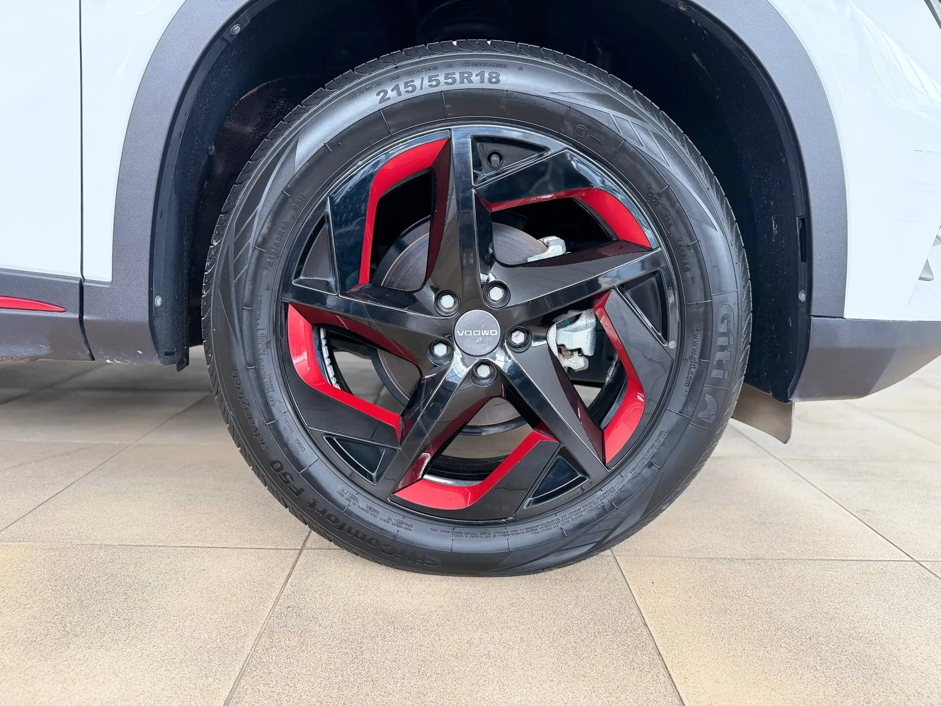 Omoda C5 — фото 38 из 39