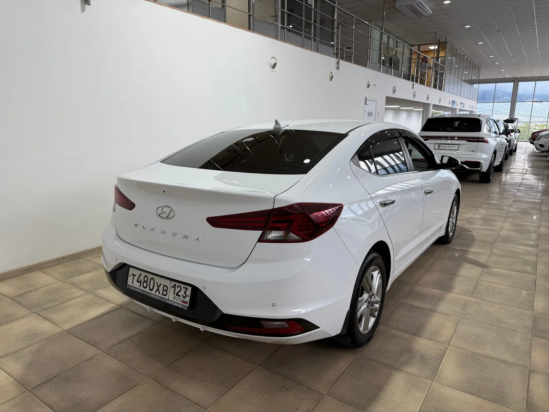 Hyundai Elantra — фото 4 из 34