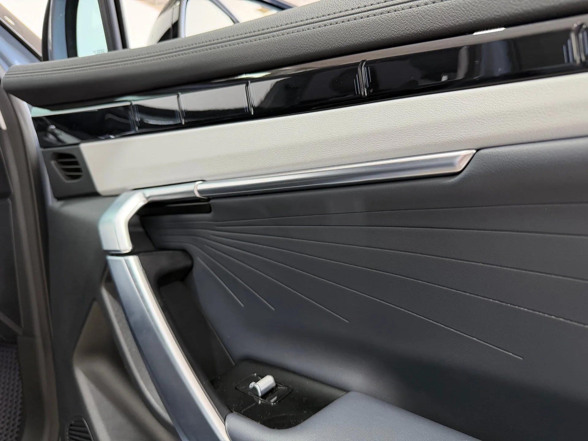 Geely Atlas — фото 36 из 44