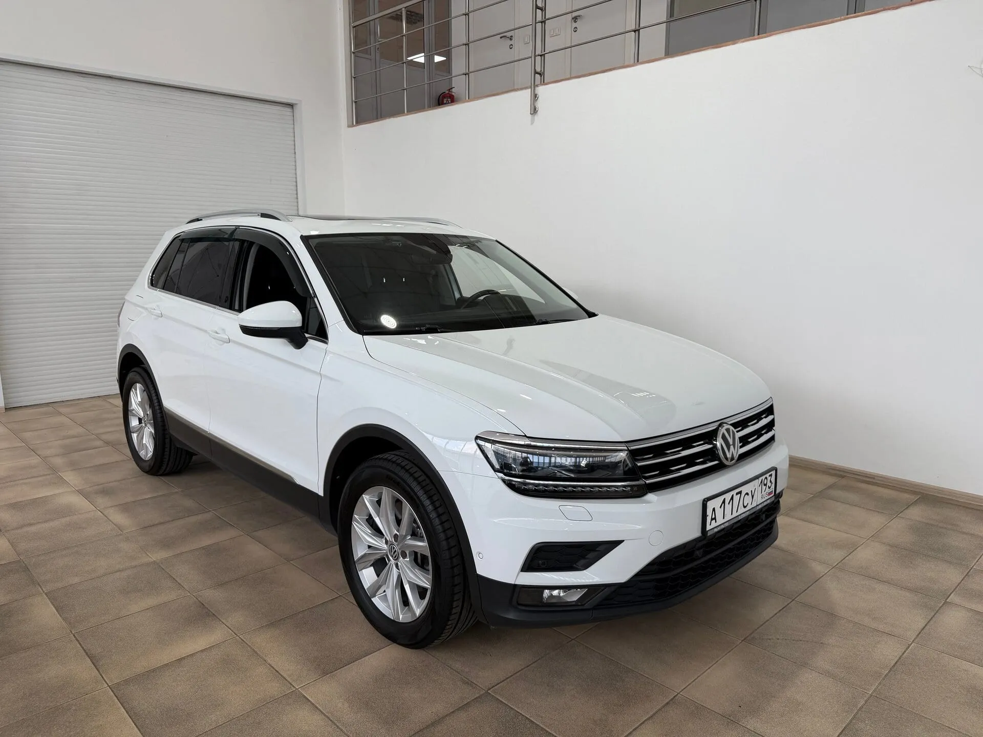 Volkswagen Tiguan — фото 2 из 37