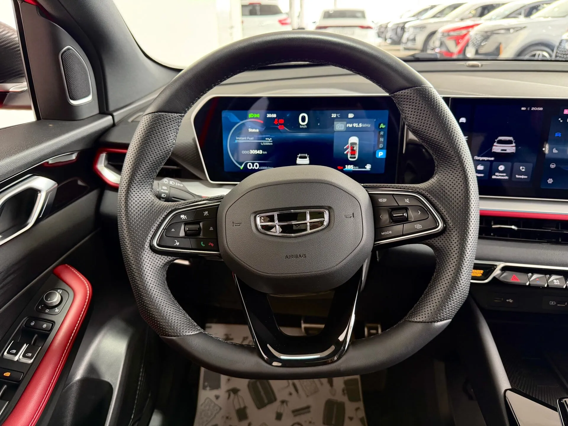 Geely Coolray — фото 11 из 40