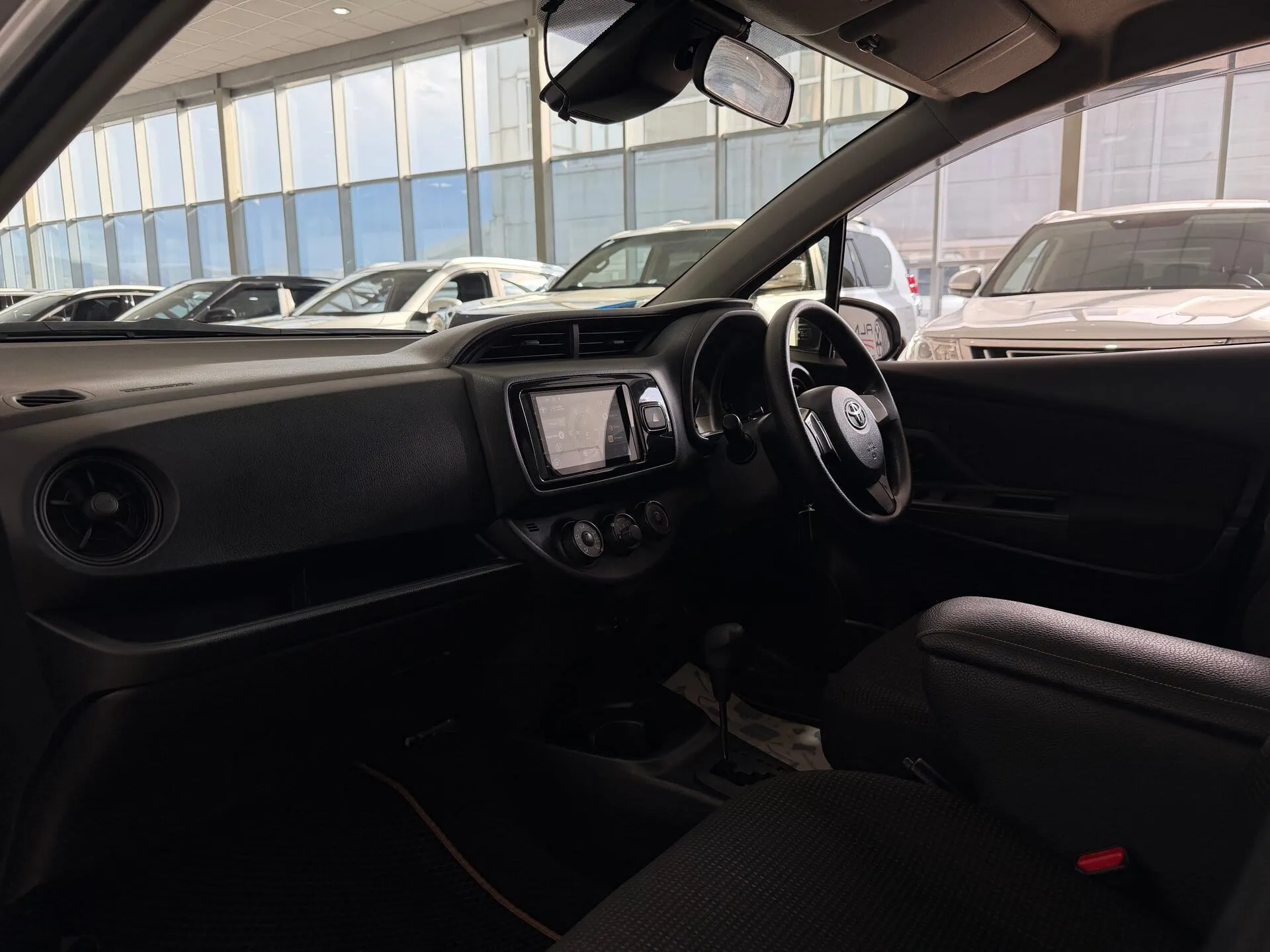 Toyota Vitz — фото 10 из 33