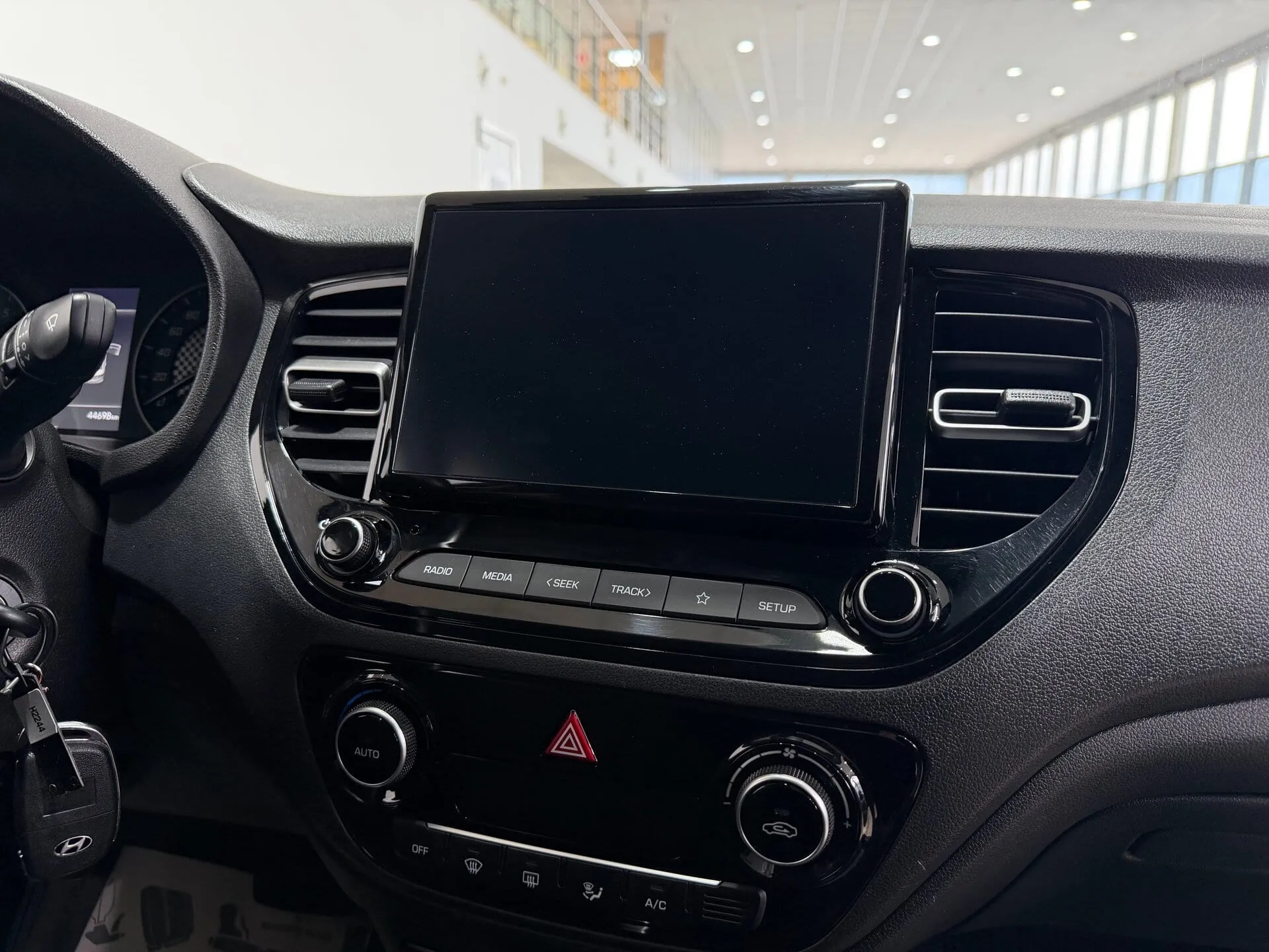 Hyundai Solaris — фото 29 из 37
