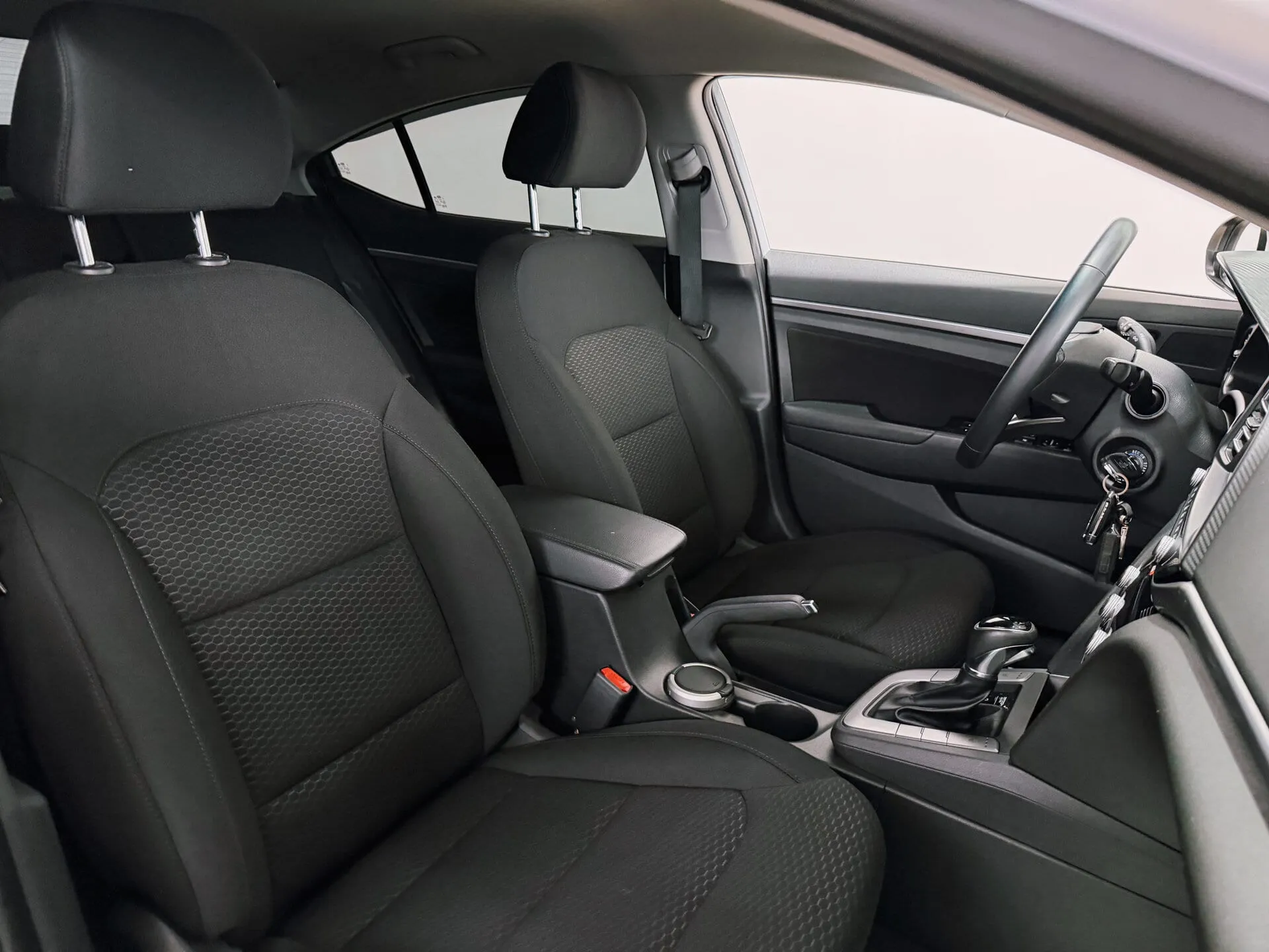 Hyundai Elantra — фото 30 из 34
