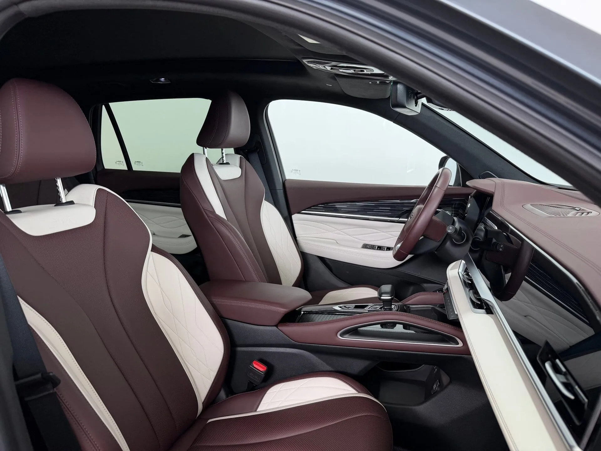 Geely Monjaro — фото 30 из 42