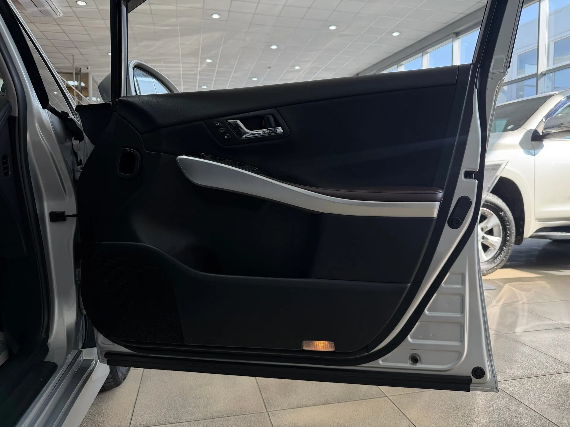 Toyota Sai — фото 26 из 33