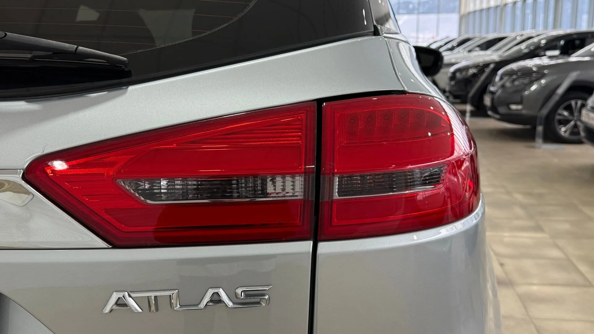Geely Atlas — фото 20 из 33