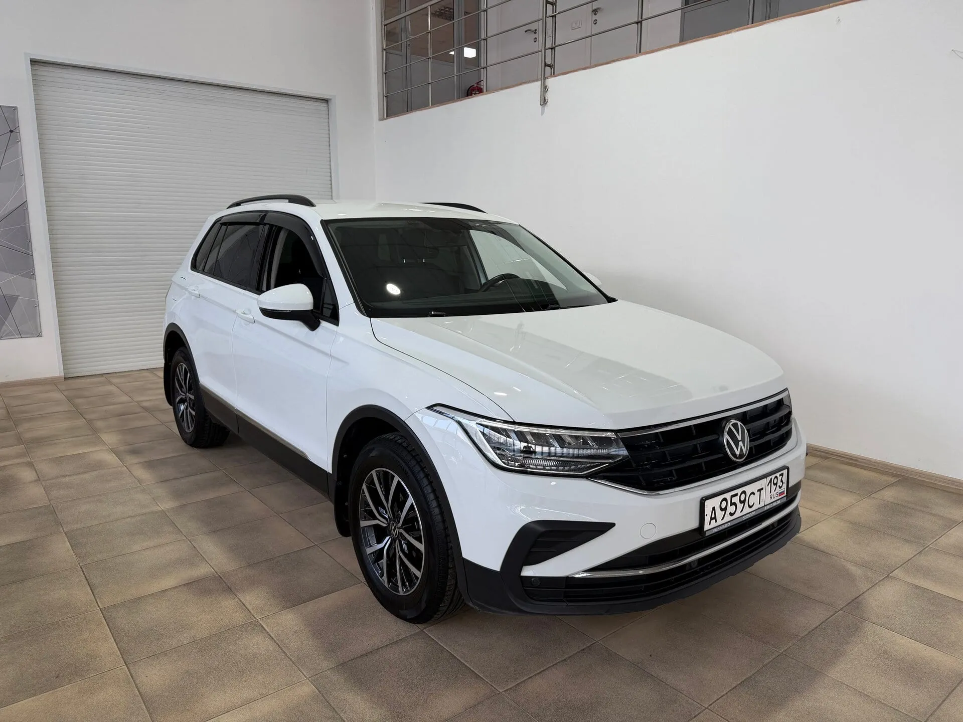 Volkswagen Tiguan — фото 2 из 36