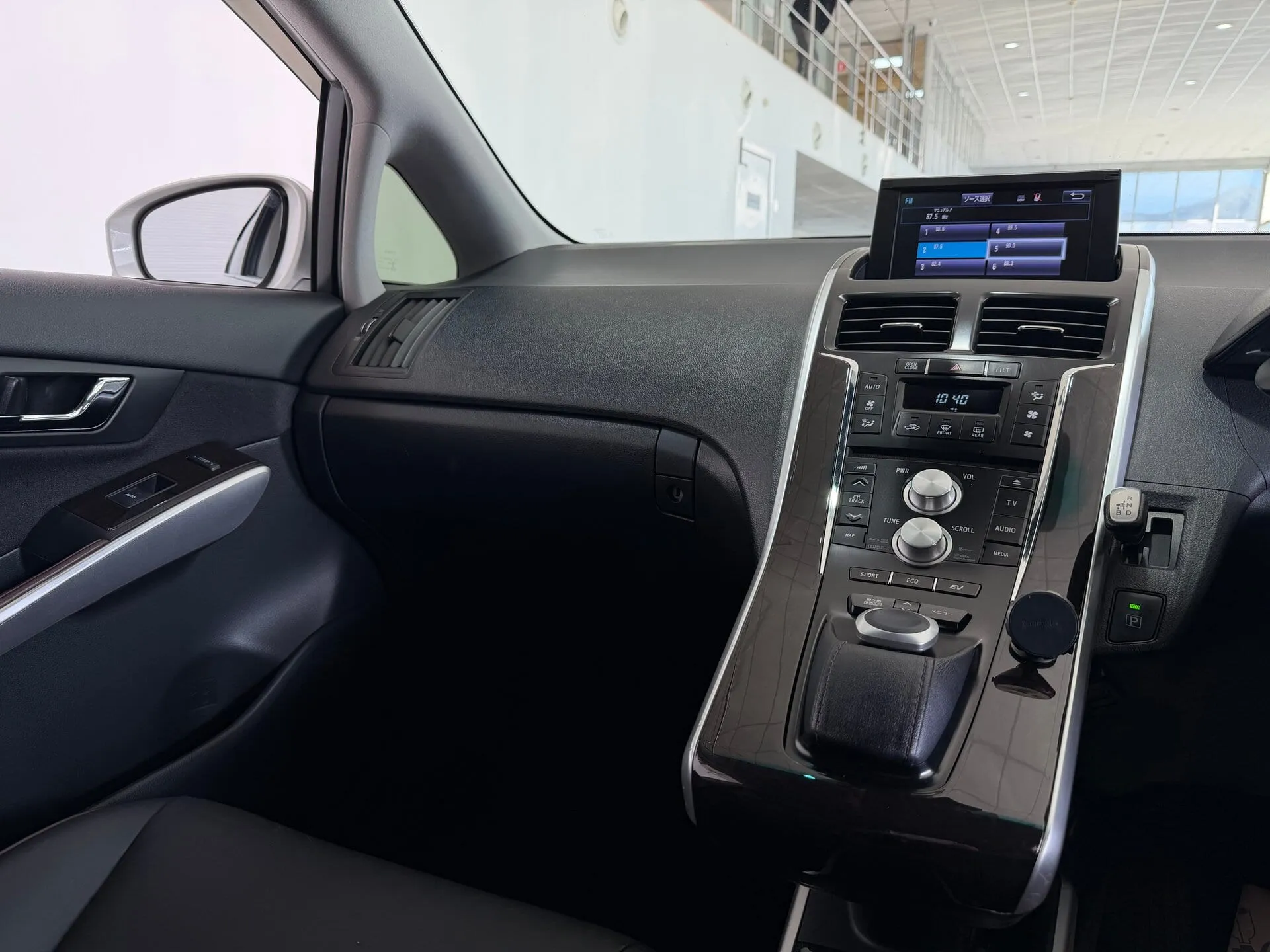 Toyota Sai — фото 10 из 33