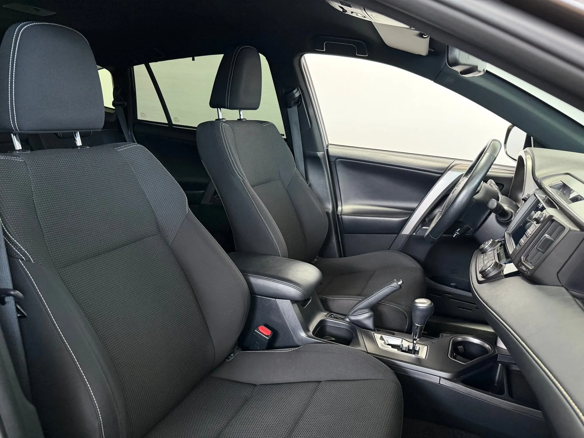 Toyota RAV4 — фото 28 из 39
