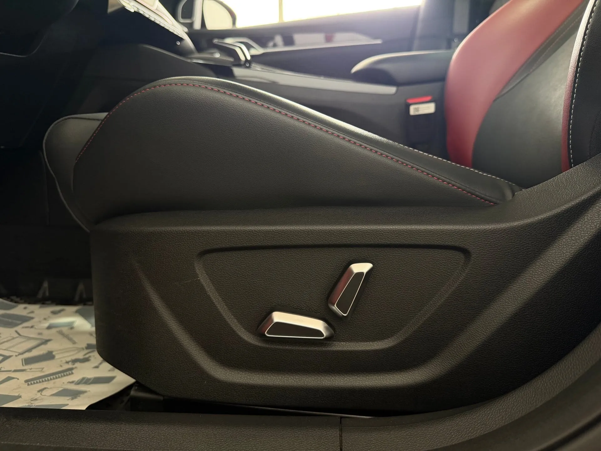Geely Coolray — фото 35 из 40