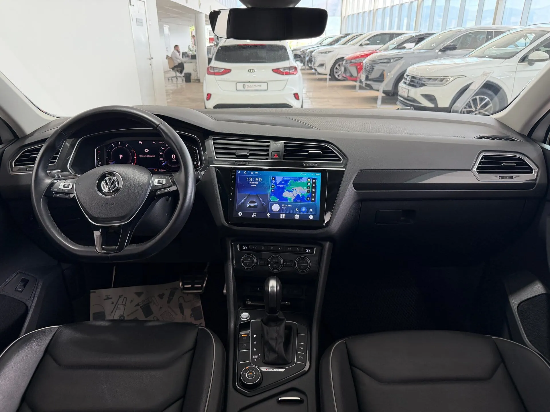 Volkswagen Tiguan — фото 9 из 37