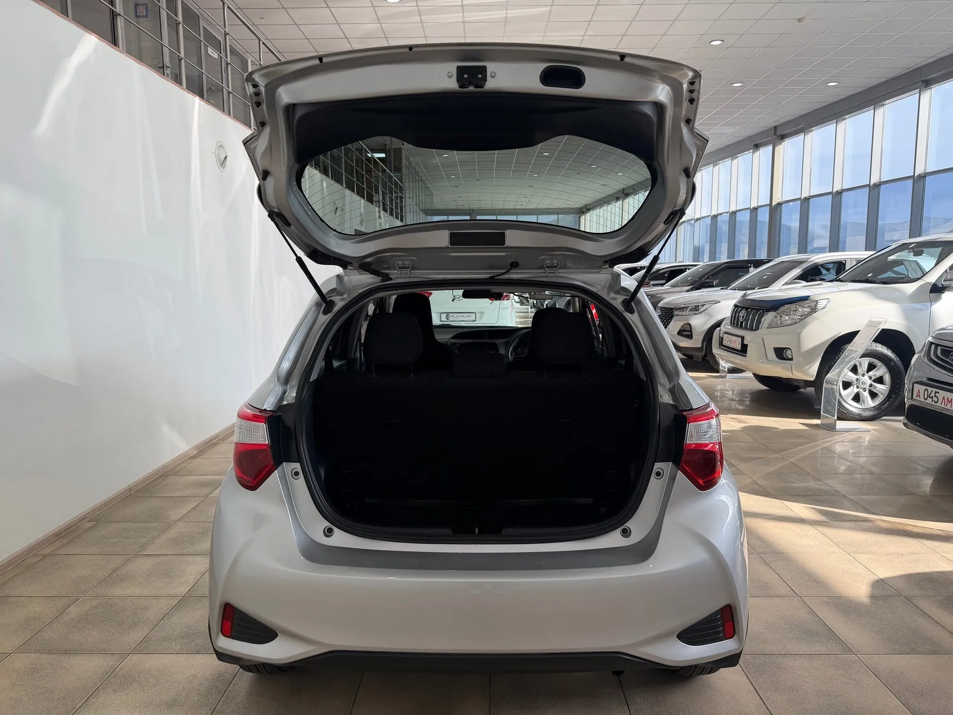 Toyota Vitz — фото 21 из 33
