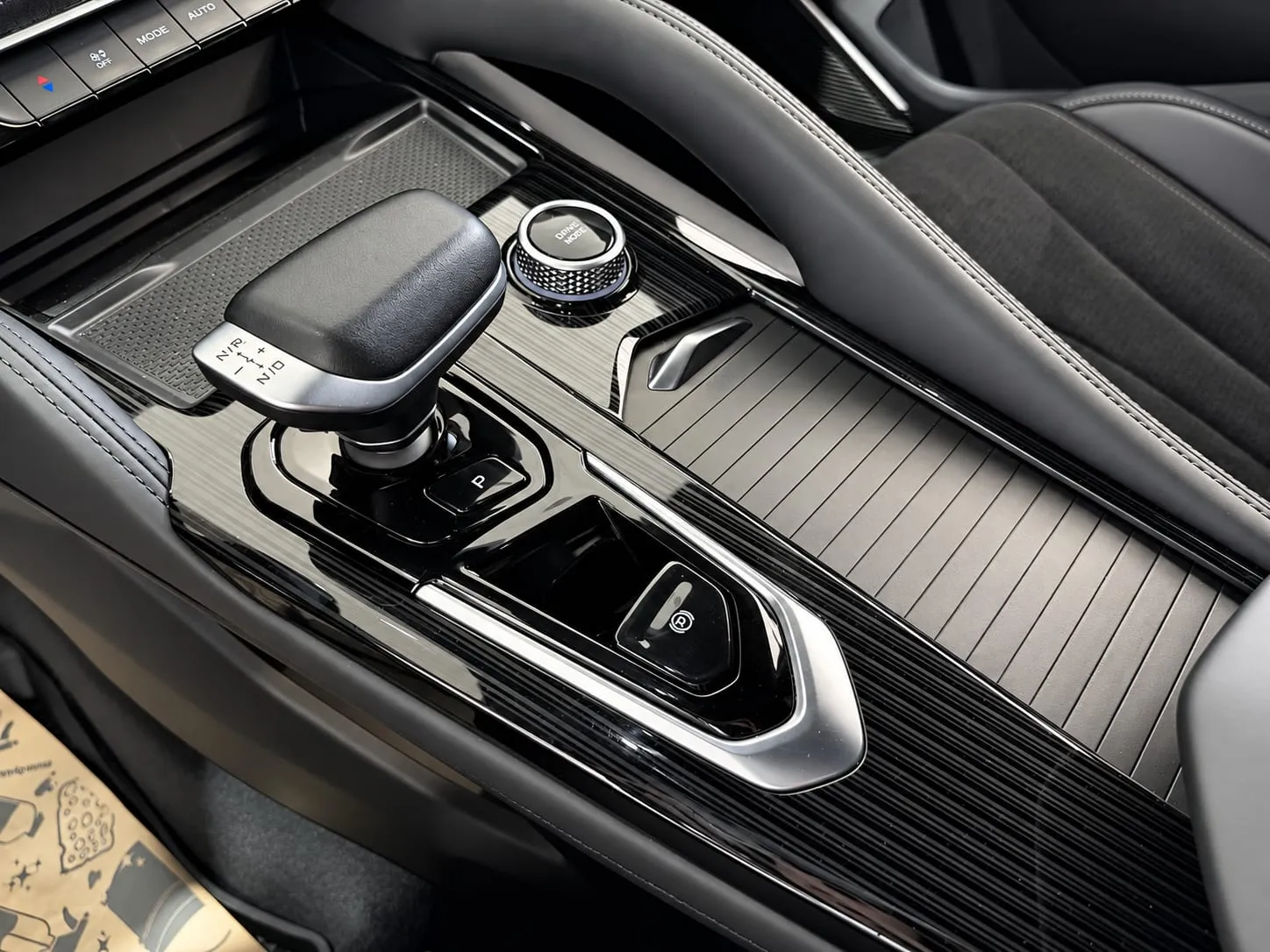 Geely Monjaro — фото 13 из 41