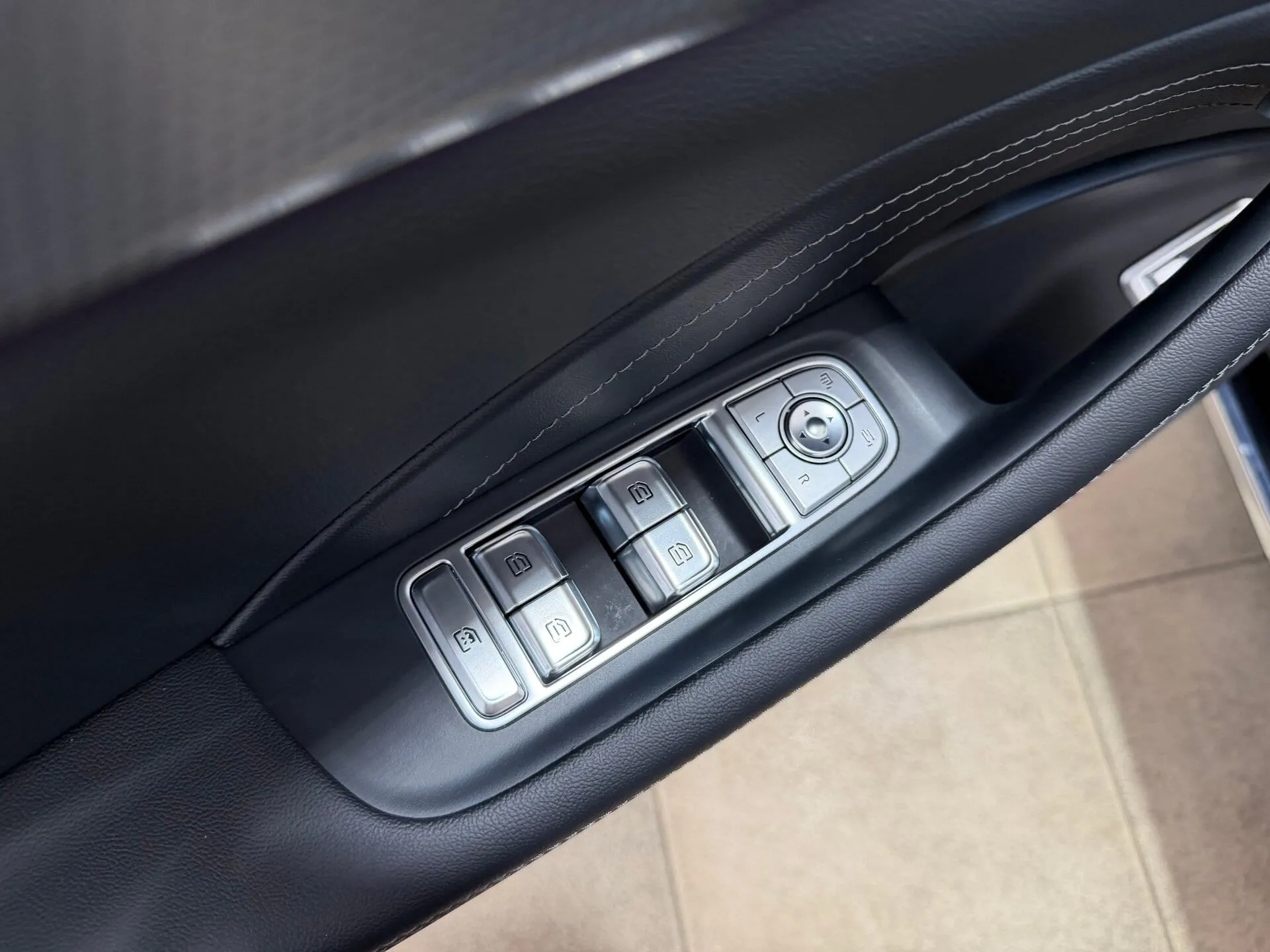 Hongqi H5 — фото 33 из 44