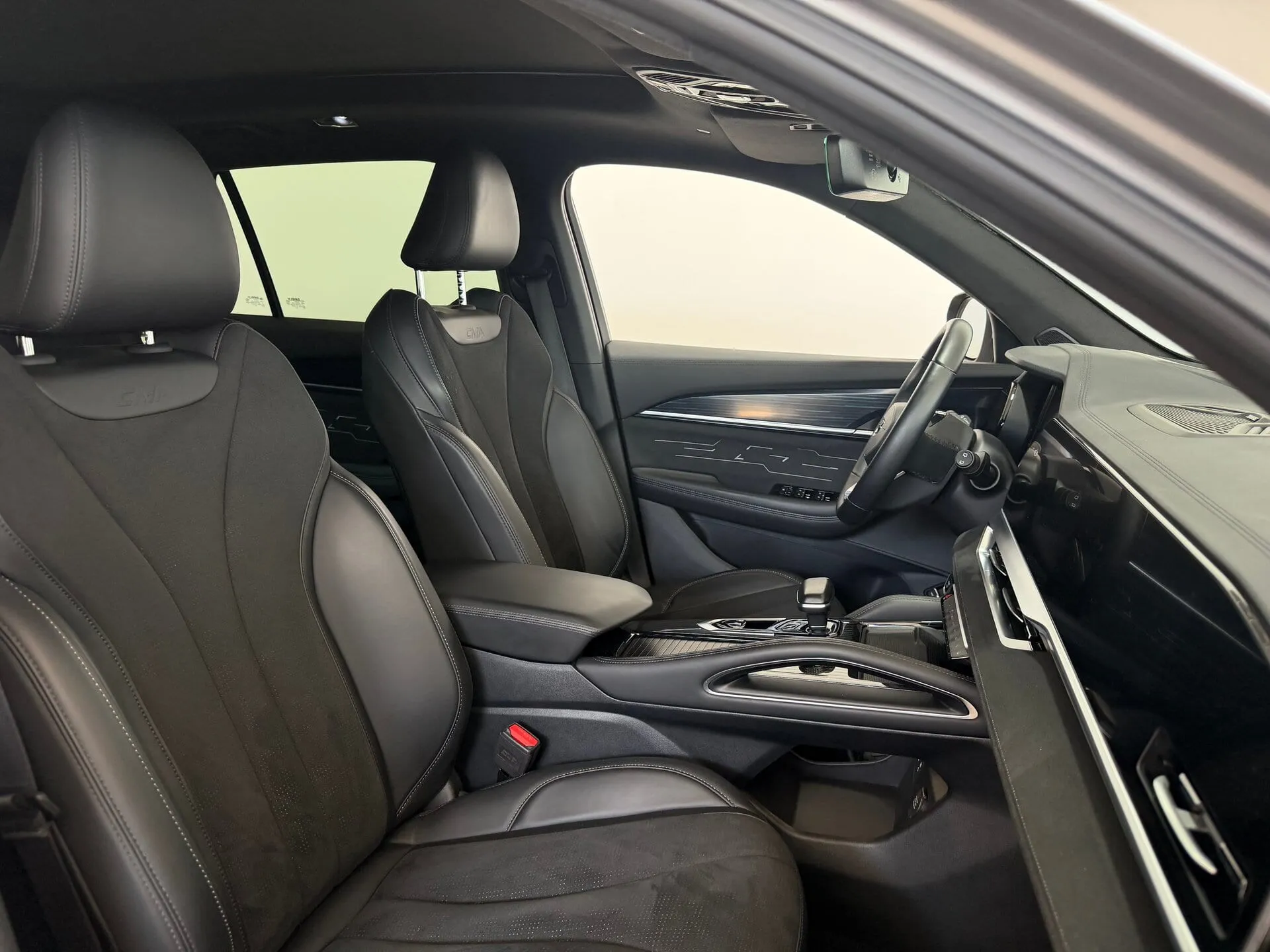 Geely Monjaro — фото 39 из 41