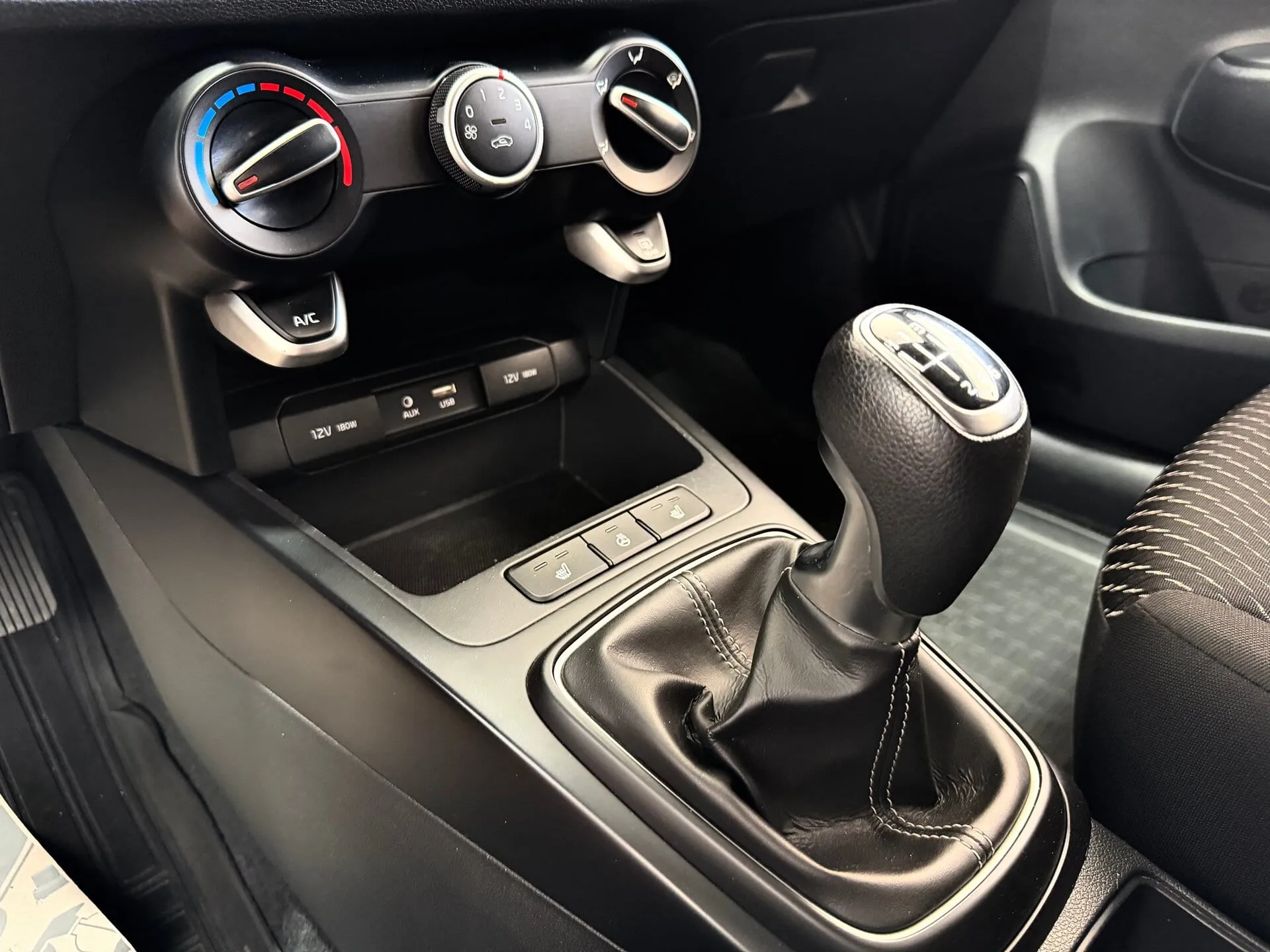 Kia Rio — фото 14 из 36