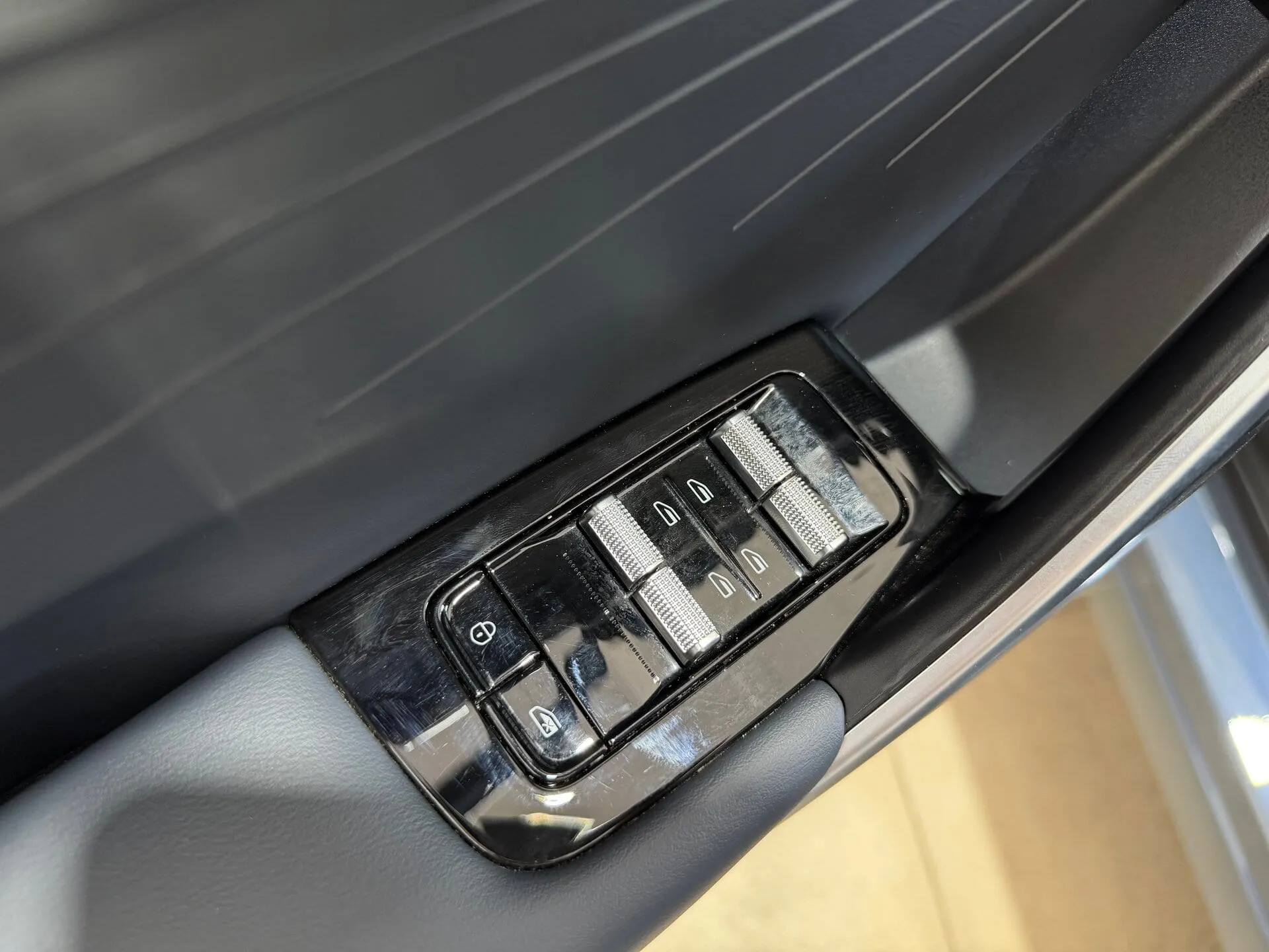 Geely Atlas — фото 38 из 44