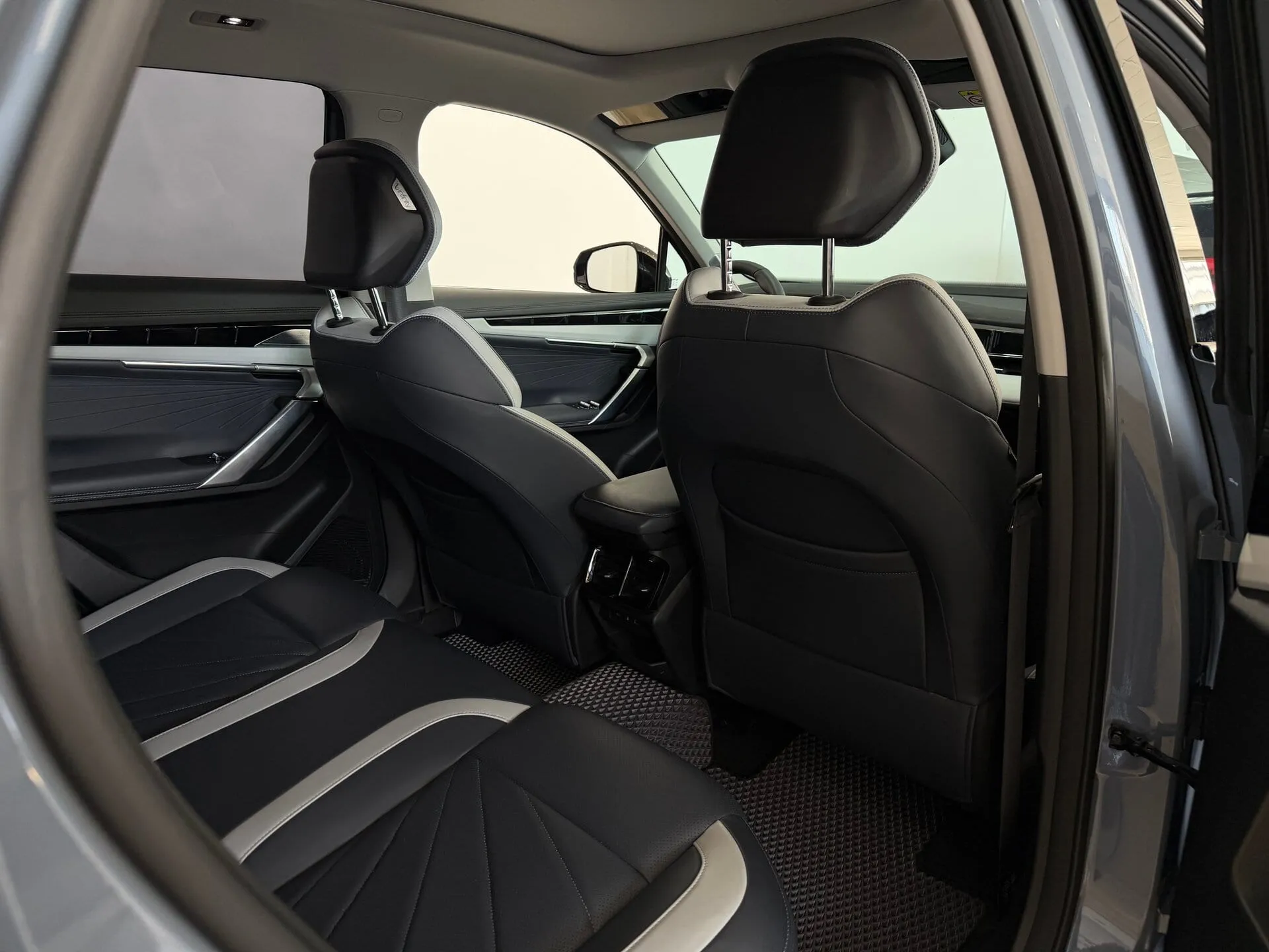 Geely Atlas — фото 29 из 44