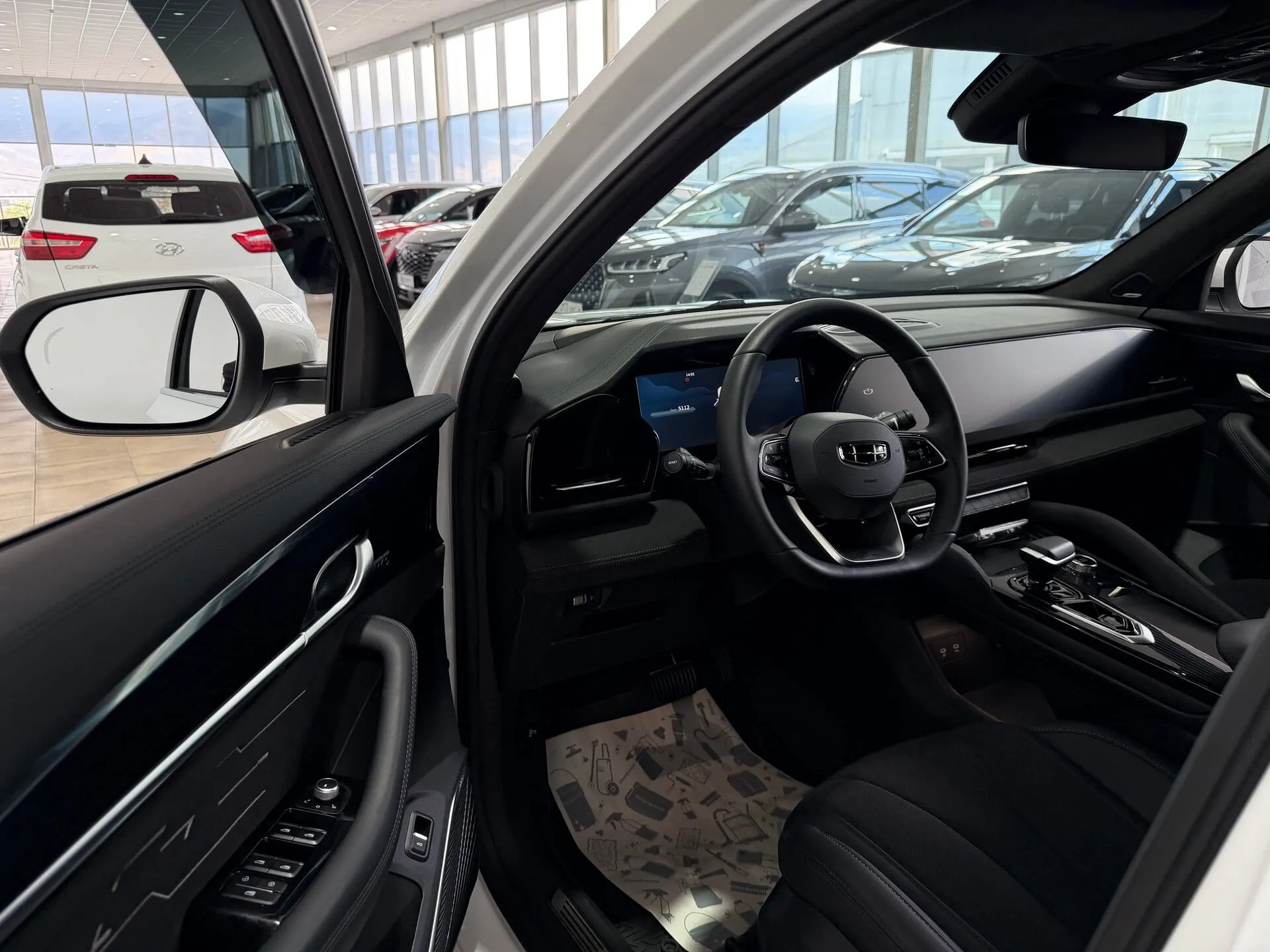 Geely Monjaro — фото 8 из 37