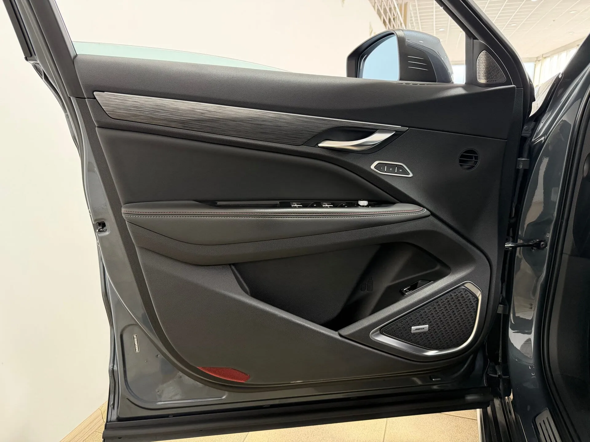 Geely Tugella — фото 32 из 41