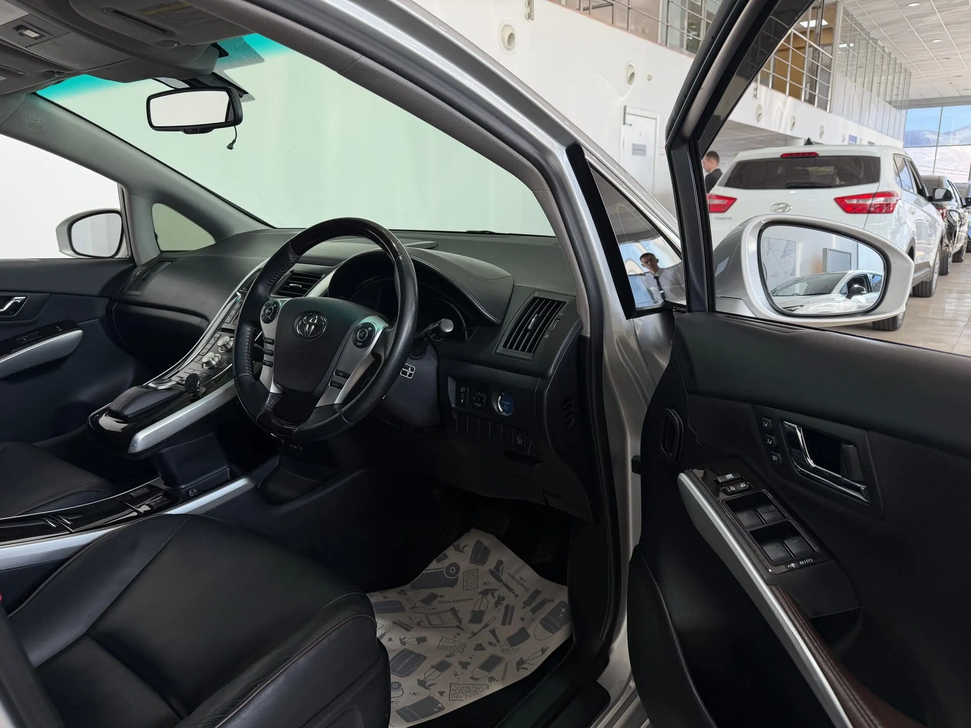 Toyota Sai — фото 8 из 33