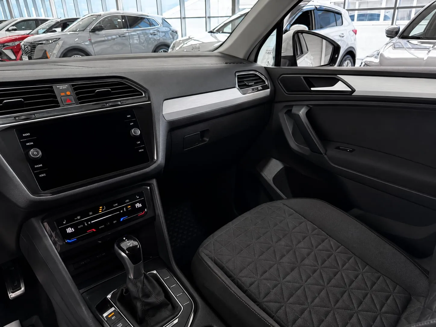 Volkswagen Tiguan — фото 13 из 36