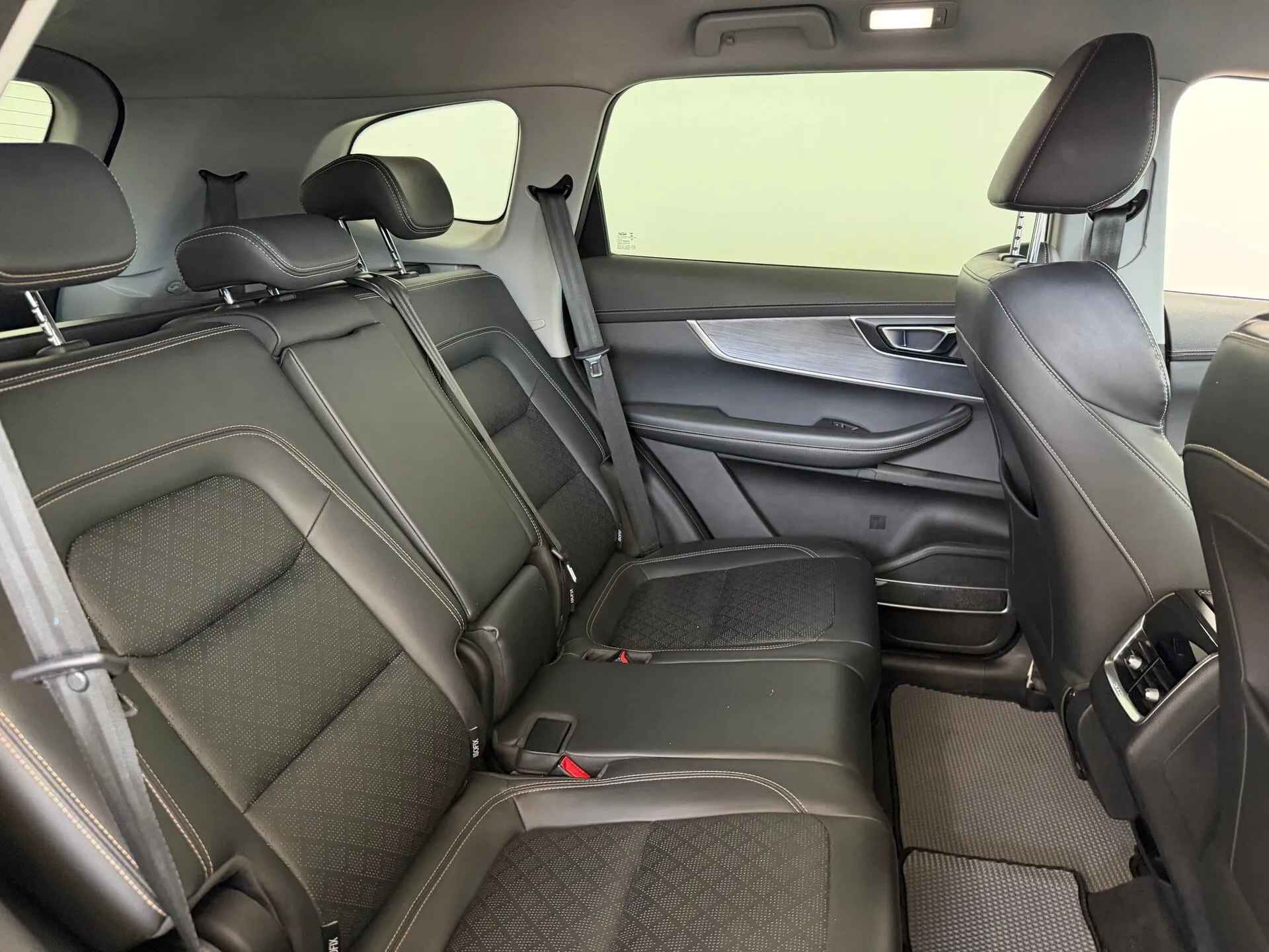 Chery Tiggo 8 — фото 14 из 40
