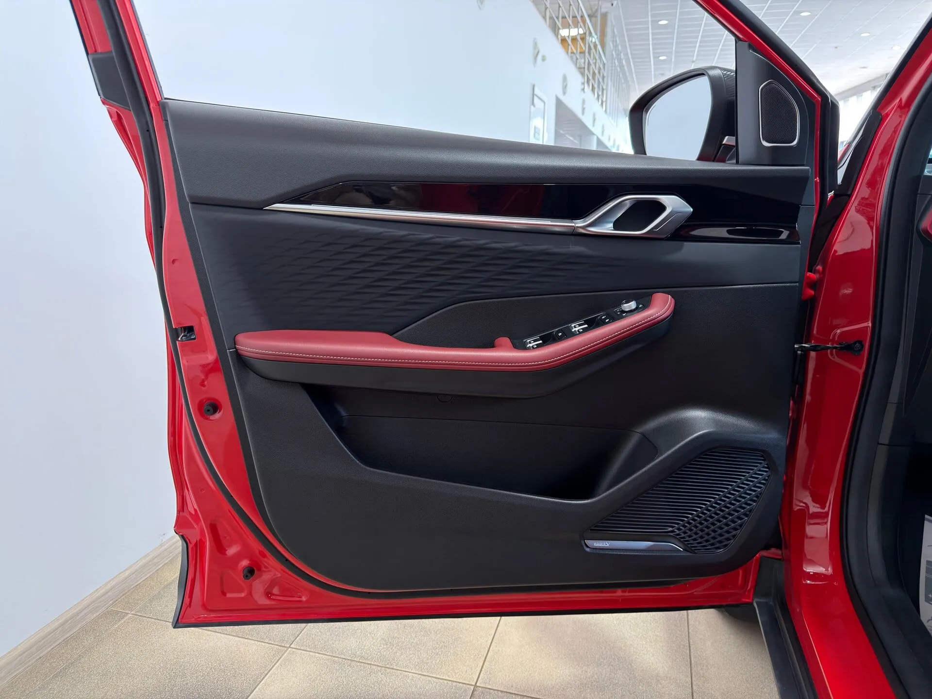 Geely Coolray — фото 33 из 43