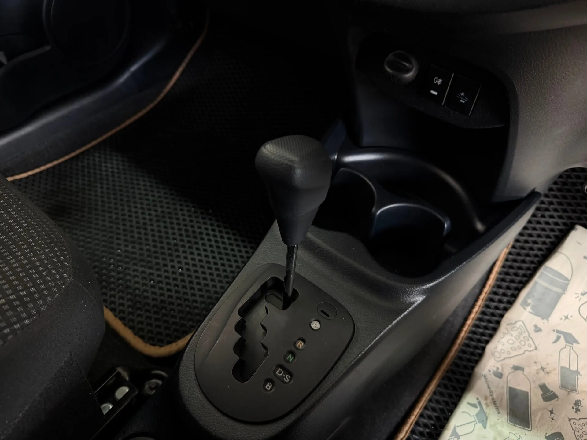 Toyota Vitz — фото 14 из 33