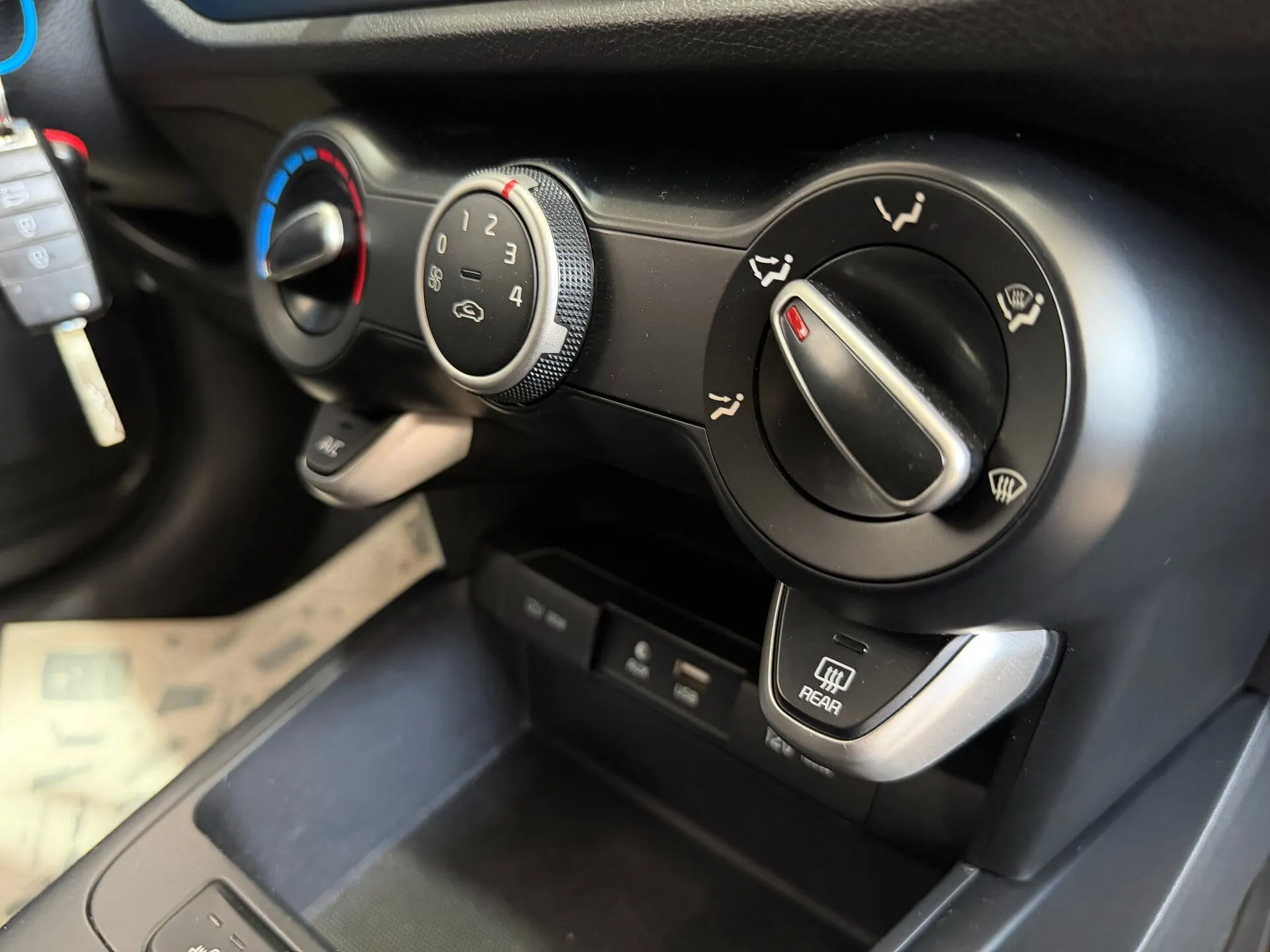 Kia Rio — фото 28 из 36