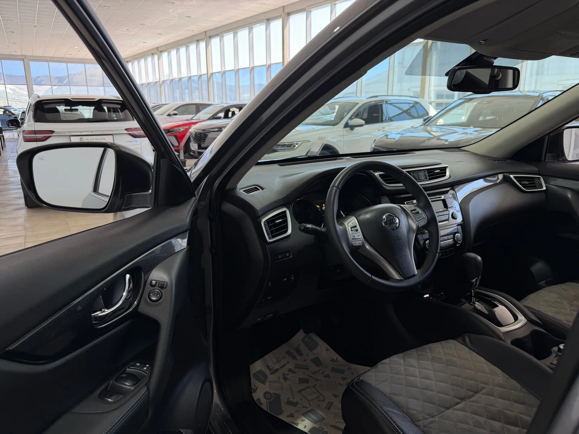 Nissan X-Trail — фото 8 из 37