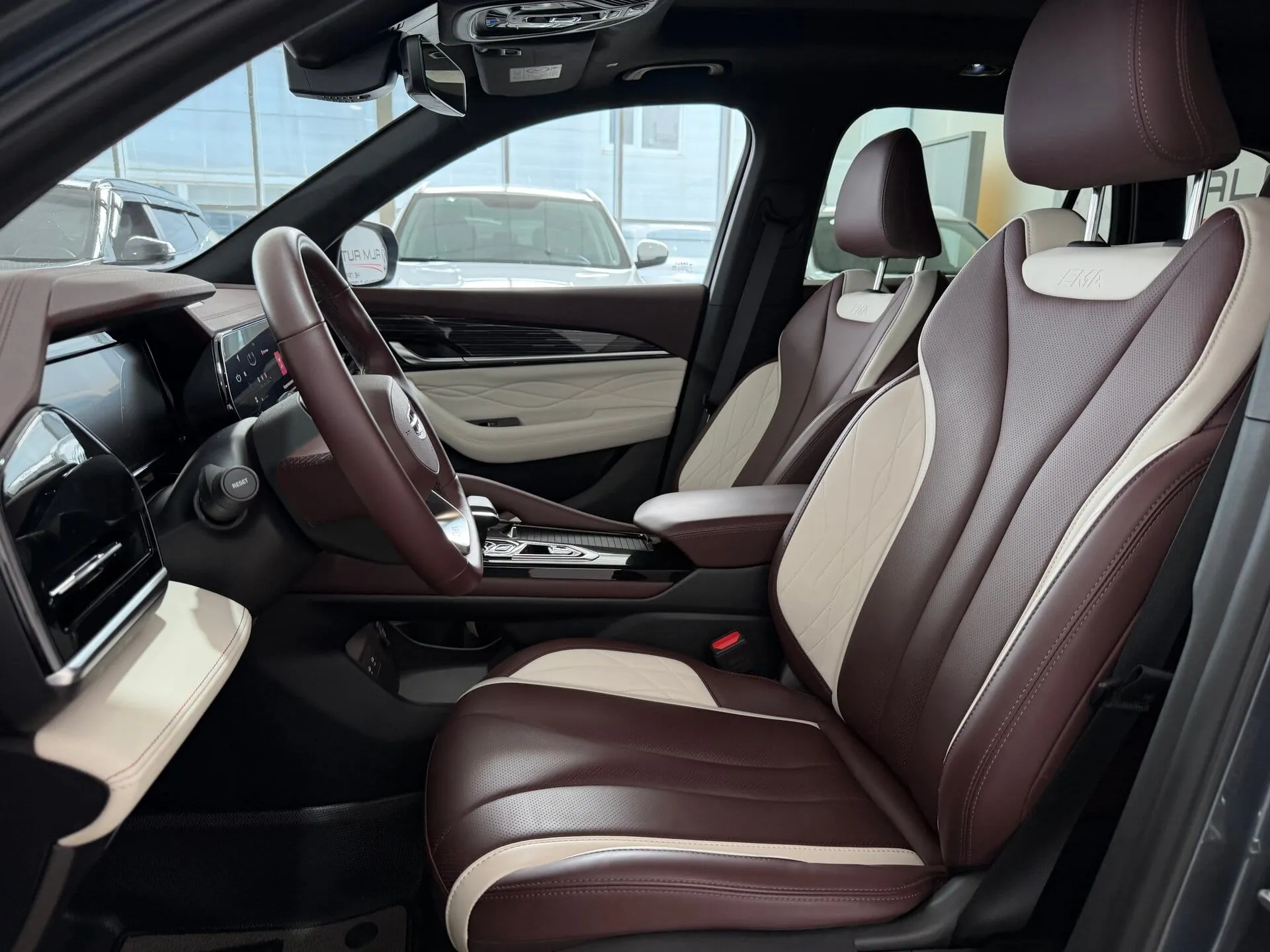 Geely Monjaro — фото 37 из 42