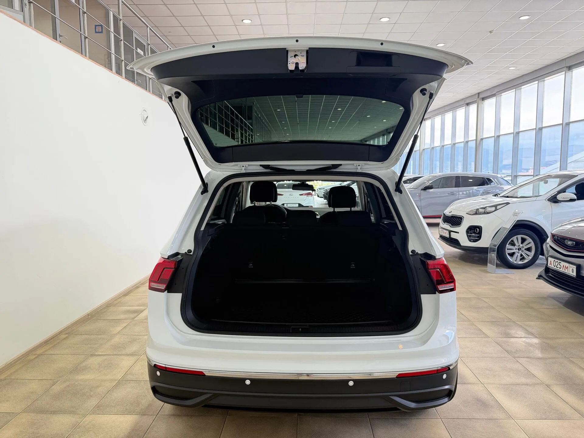 Volkswagen Tiguan — фото 23 из 36