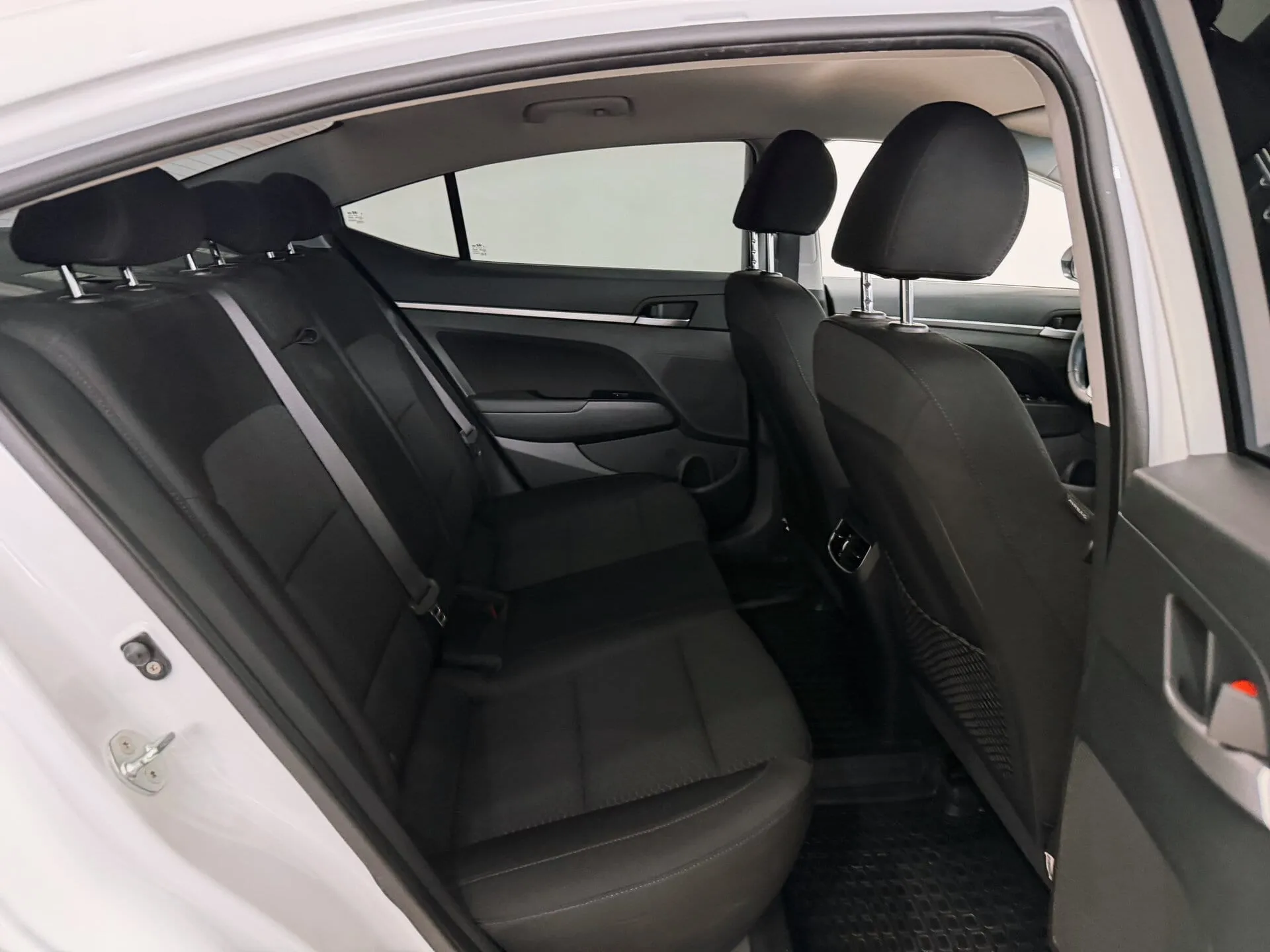 Hyundai Elantra — фото 14 из 34