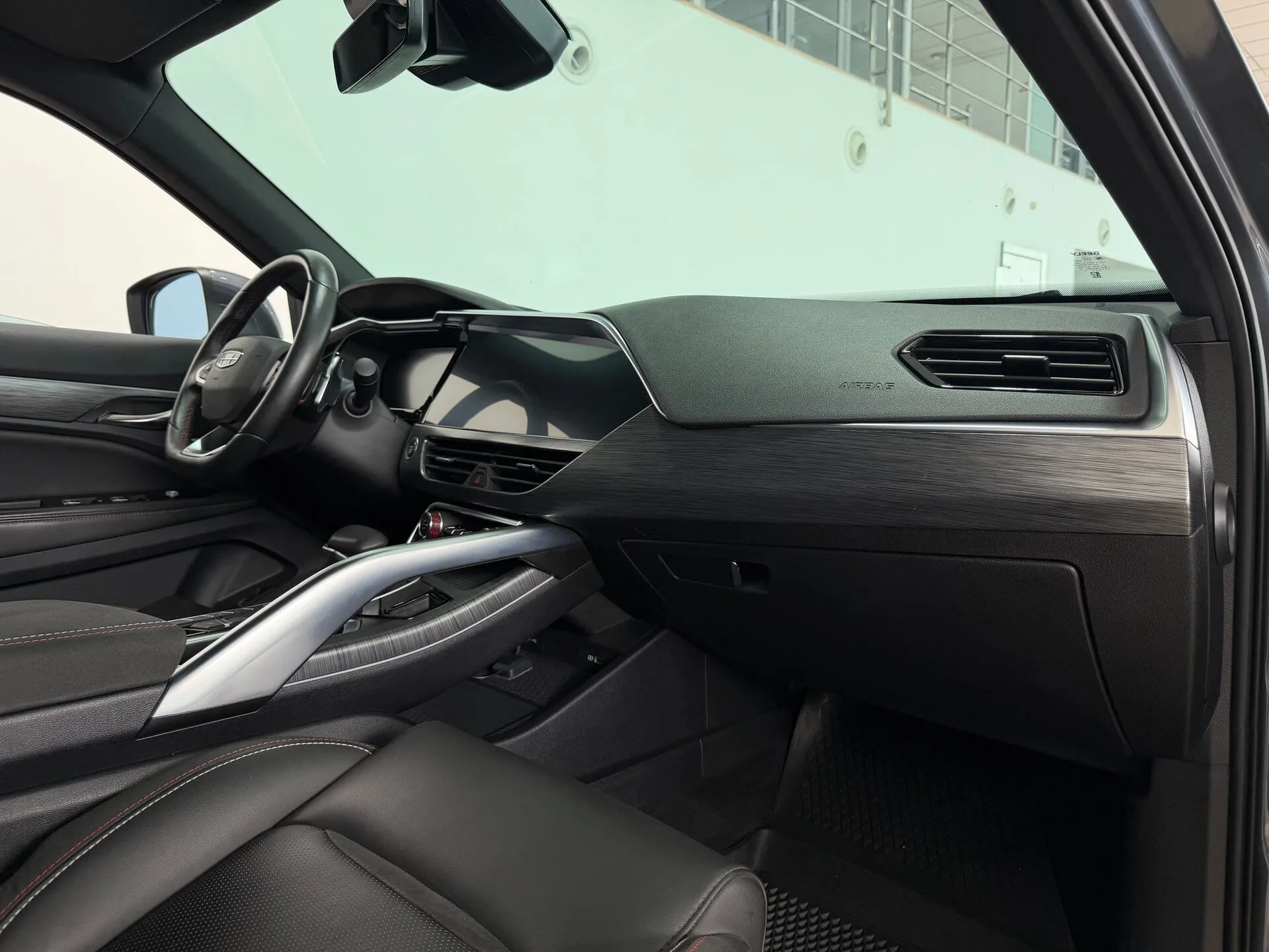 Geely Tugella — фото 10 из 41