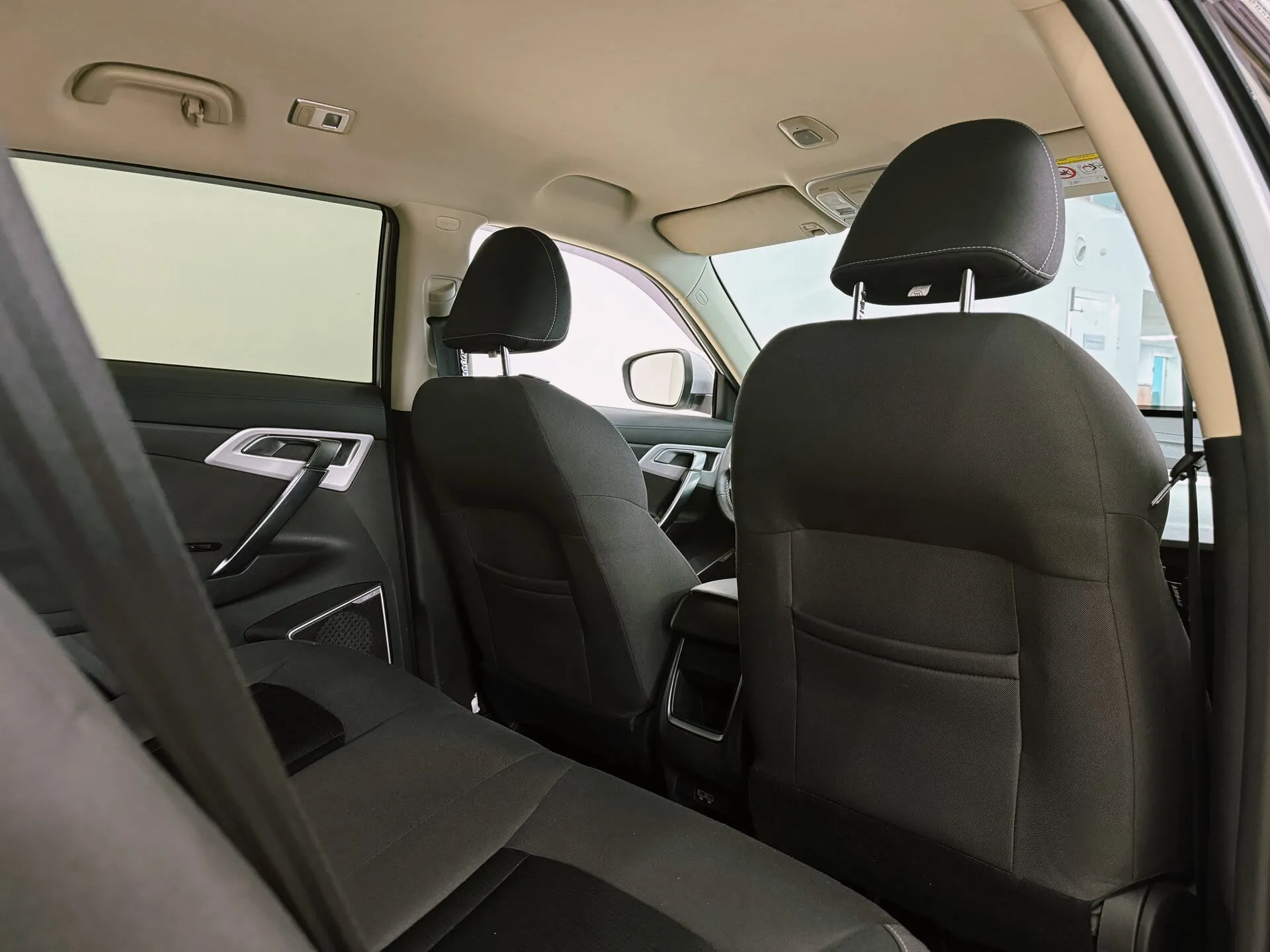 Geely Atlas — фото 25 из 33