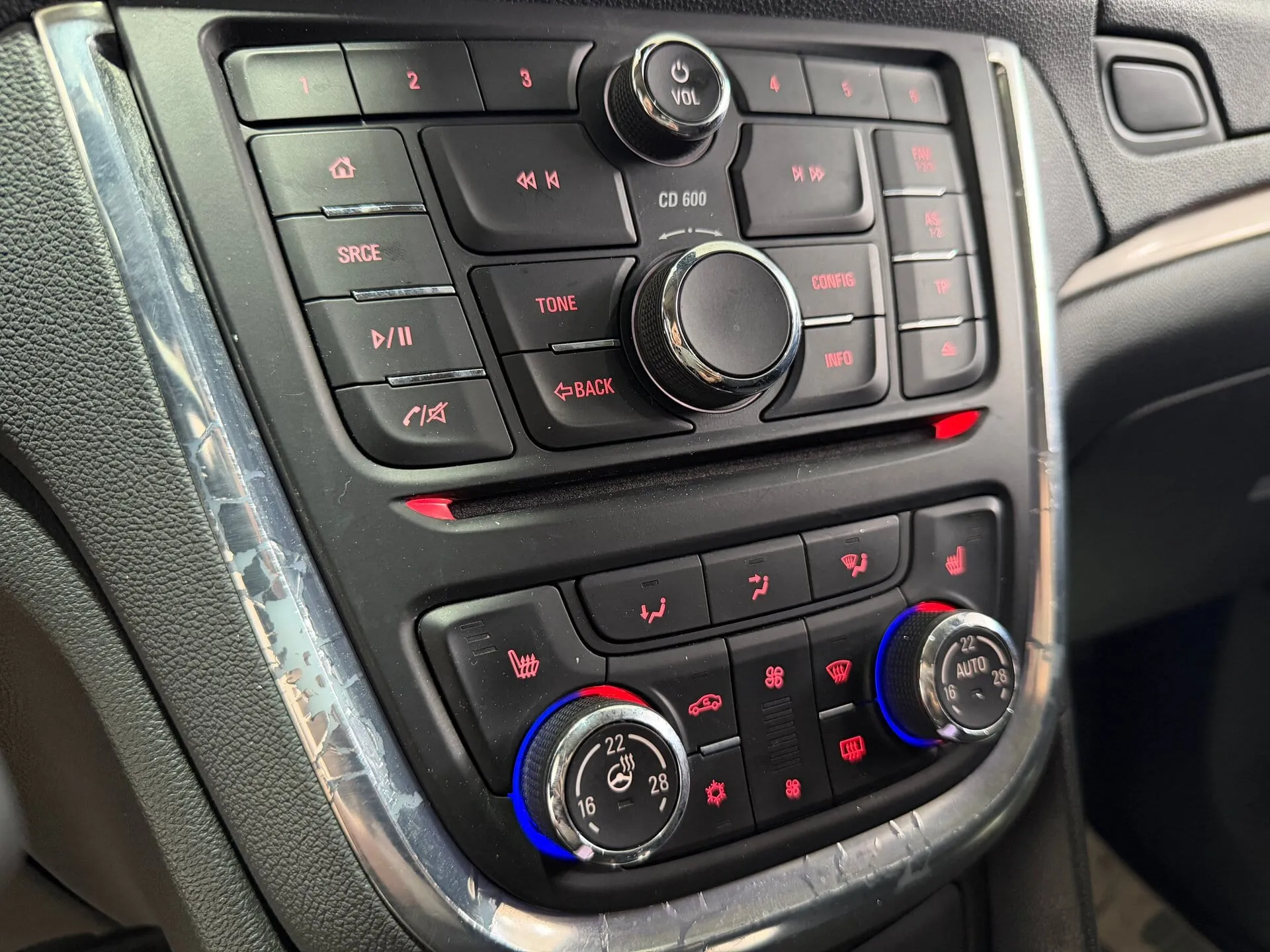 Opel Mokka — фото 34 из 36