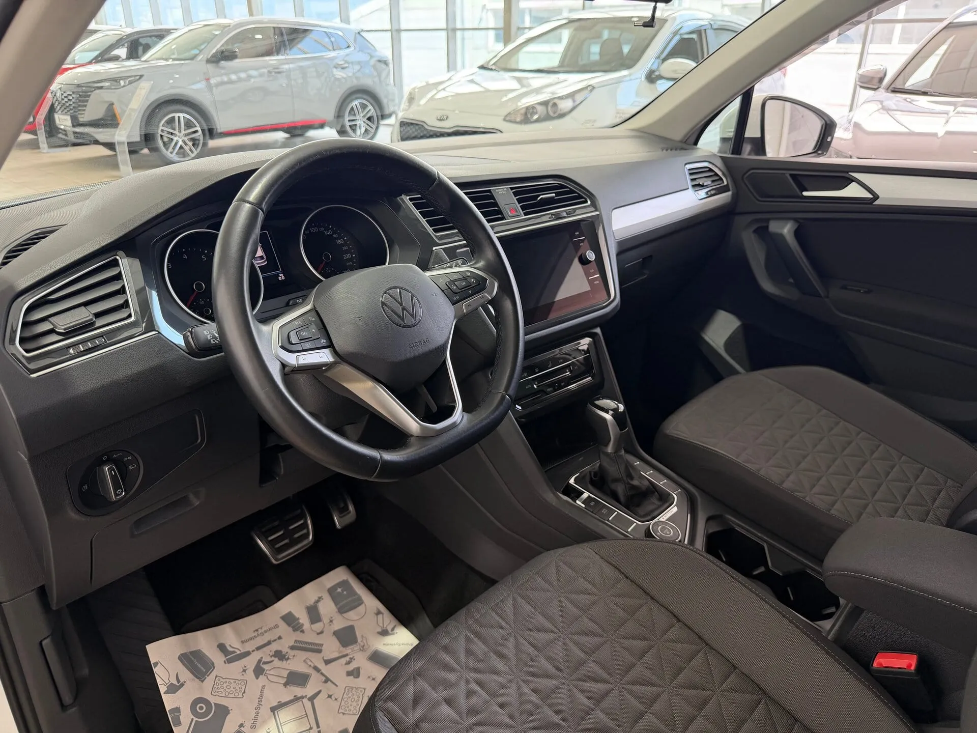 Volkswagen Tiguan — фото 27 из 36